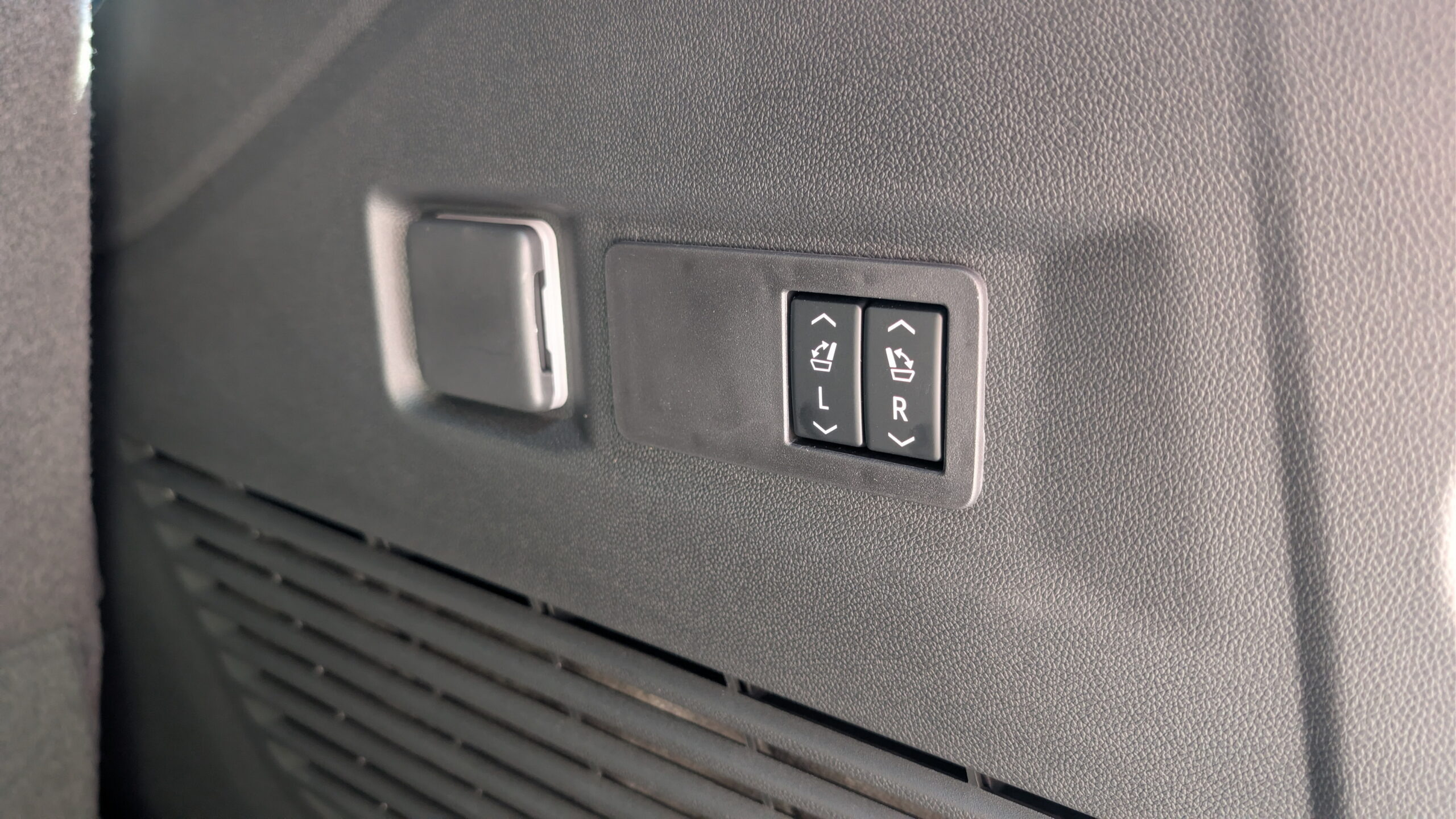 2026 GMC Yukon Denali Ultimate by Stephen Rivers for Carscoops 53