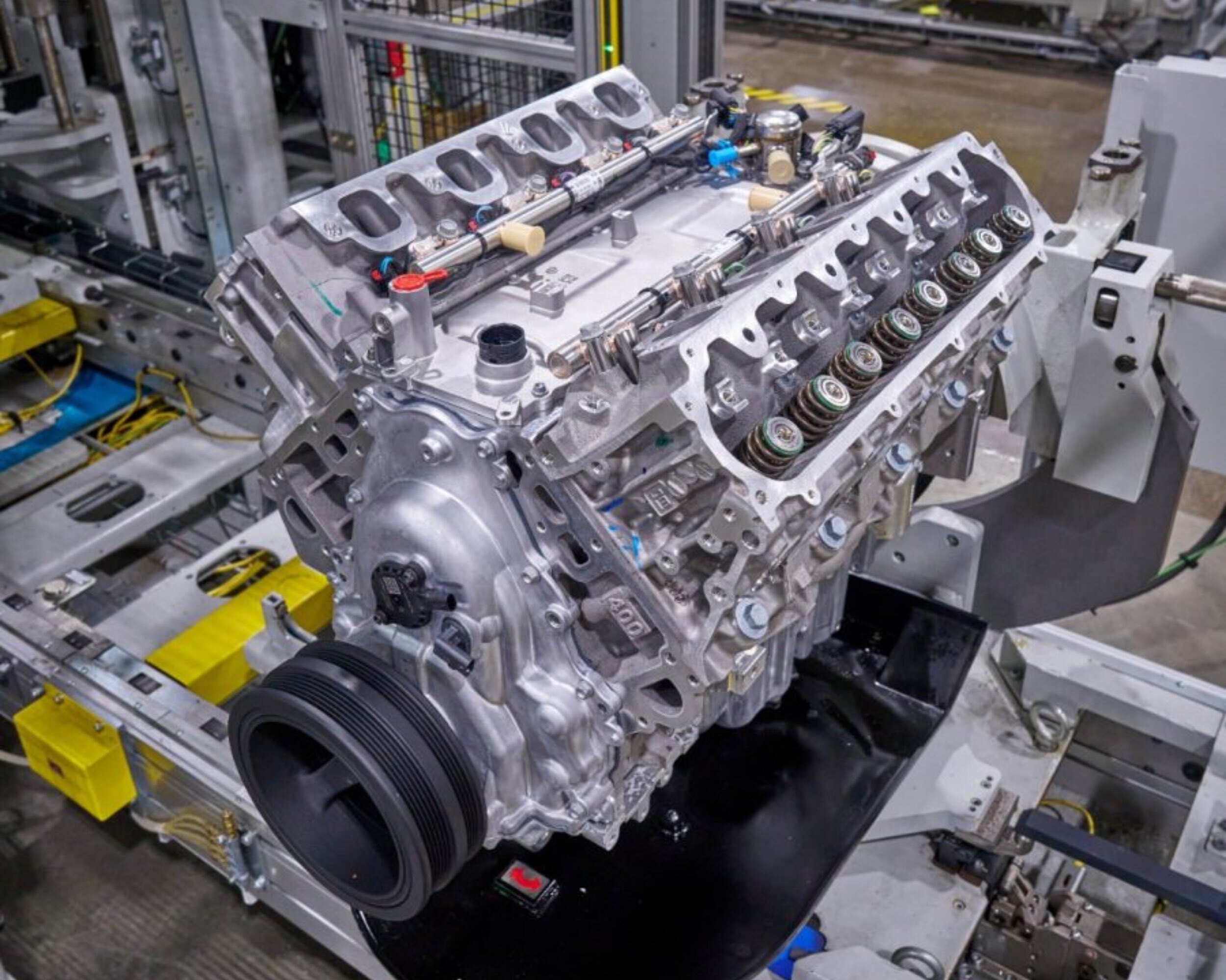 GM engine V8 Sep172689