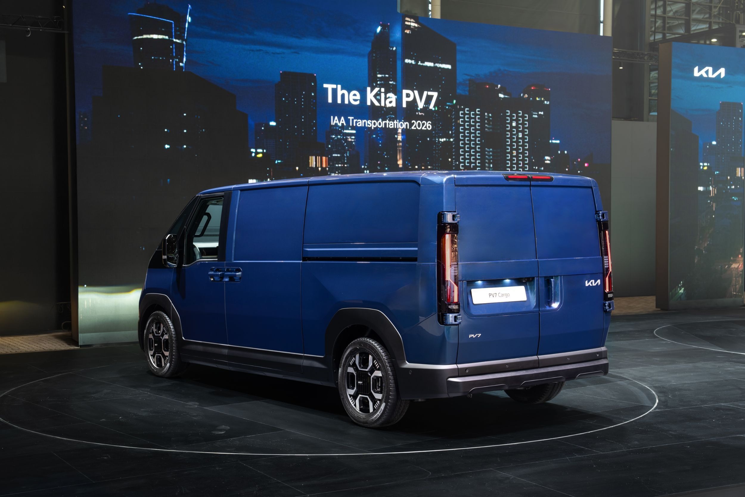 Kia PV7 Cargo - Live (24)