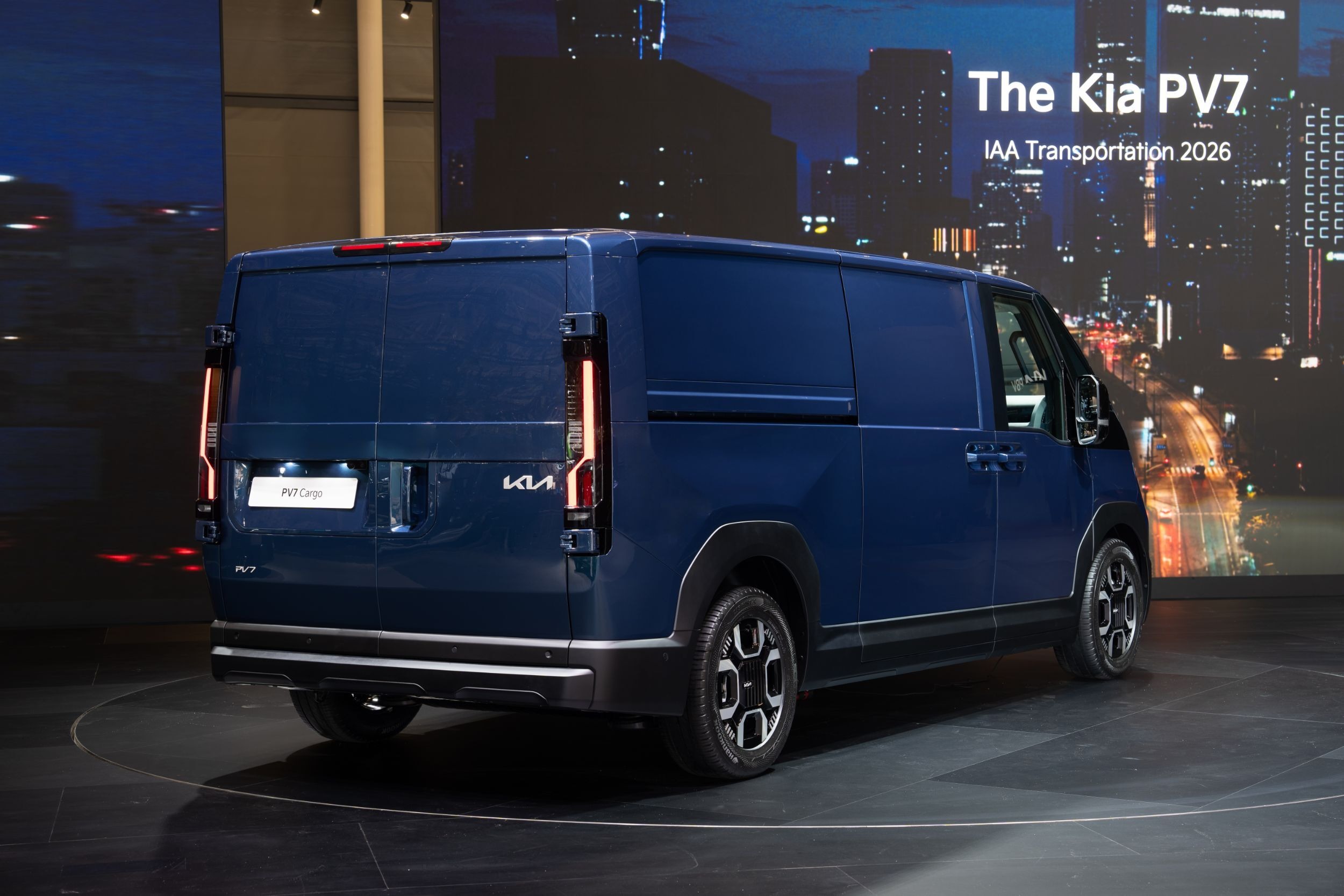 Kia PV7 Cargo - Live (26)