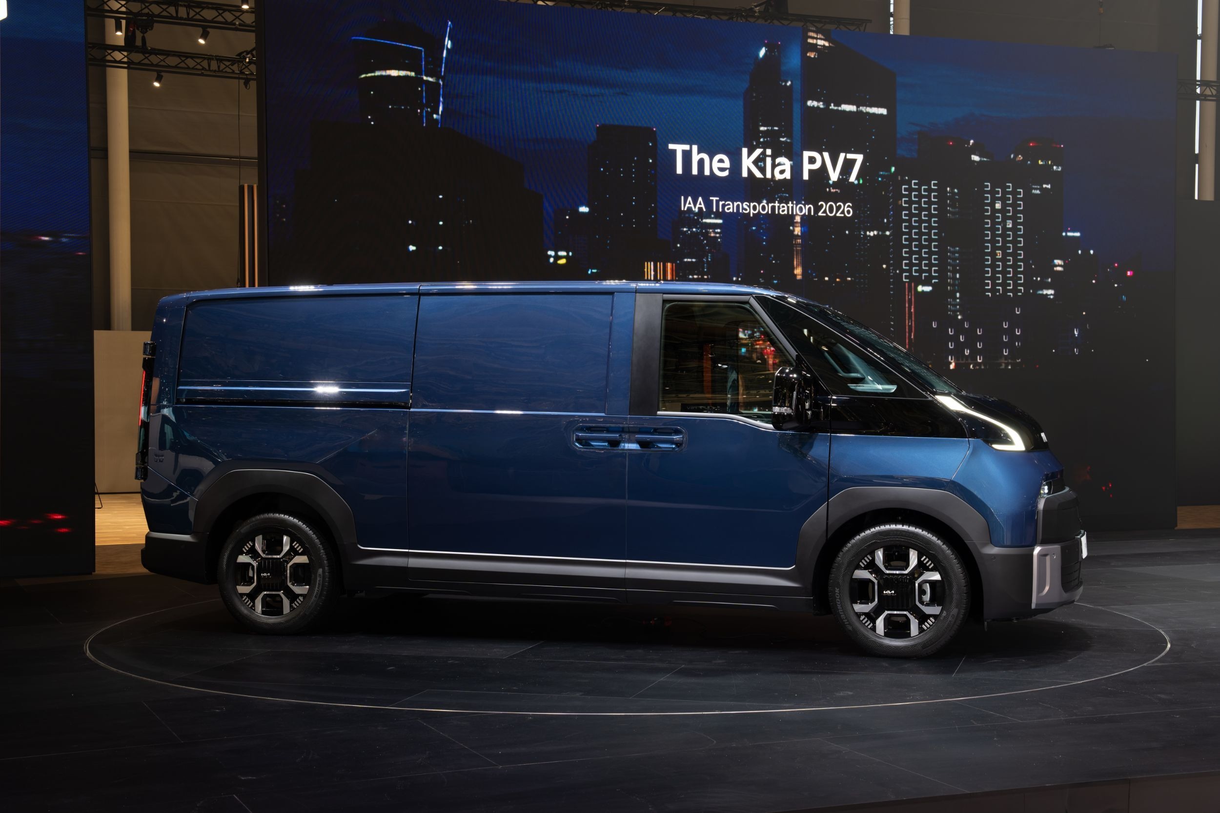 Kia PV7 Cargo - Live (27)