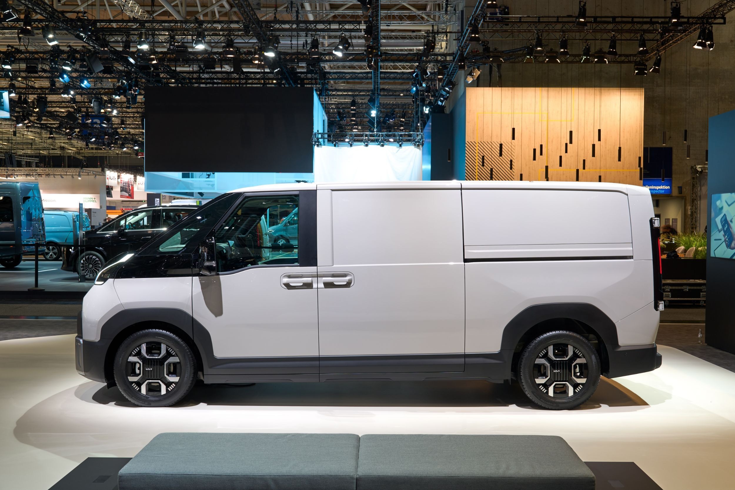 Kia PV7 Cargo - Live (5)