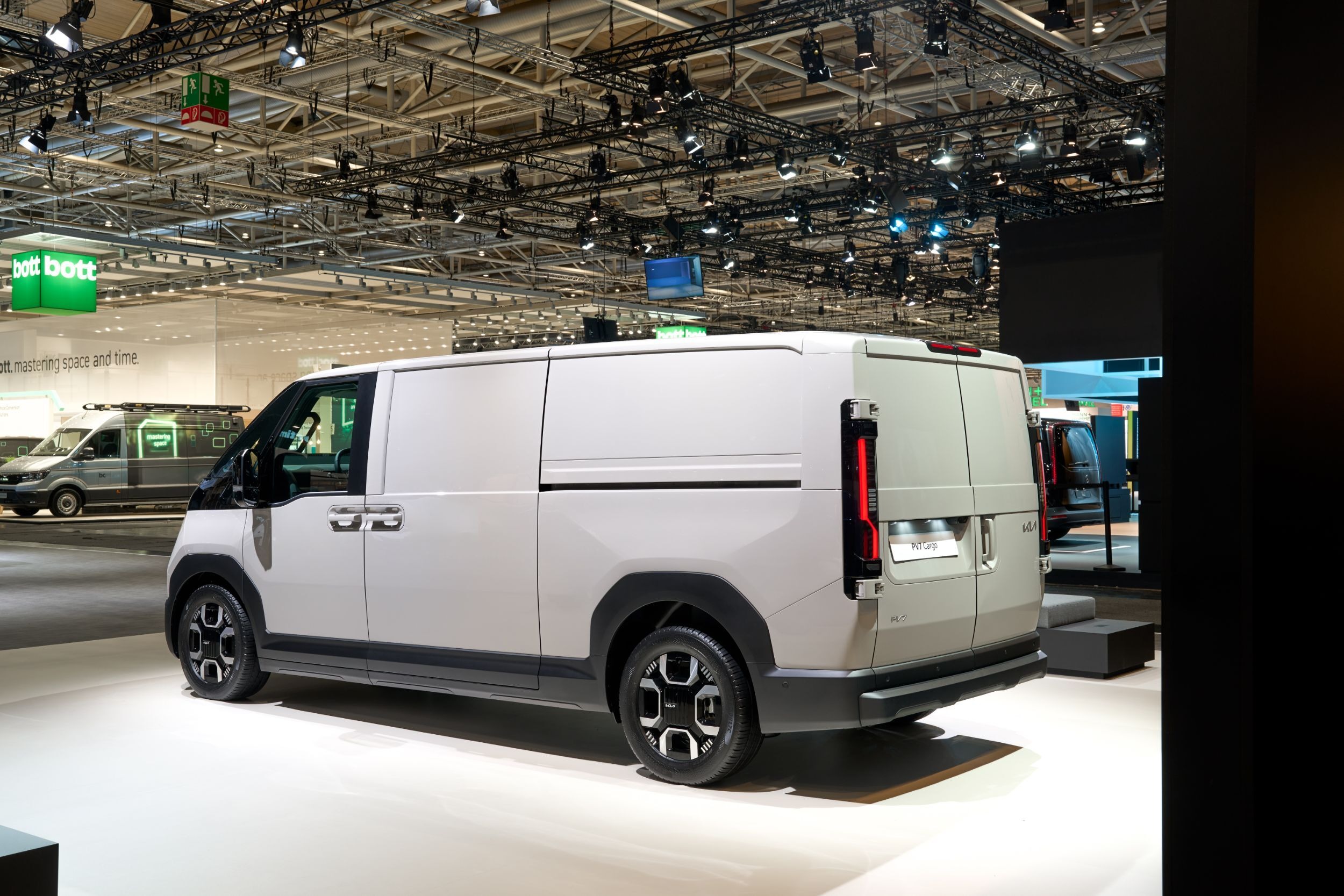 Kia PV7 Cargo - Live (6)