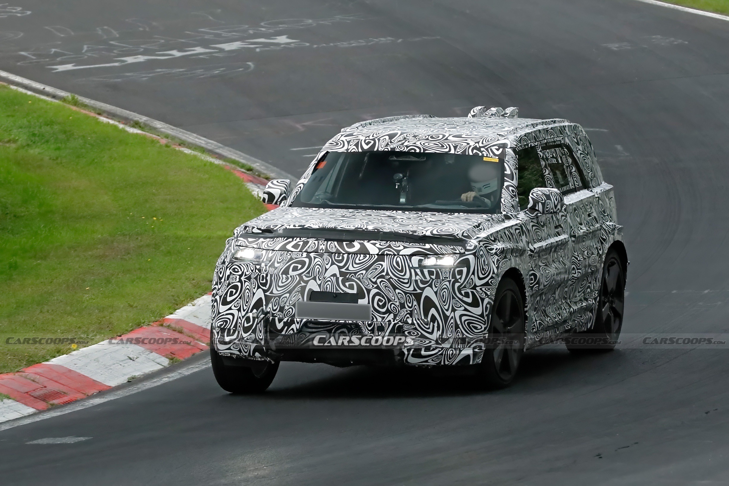 Land Rover Baby Defender spy shots Sep 2600010