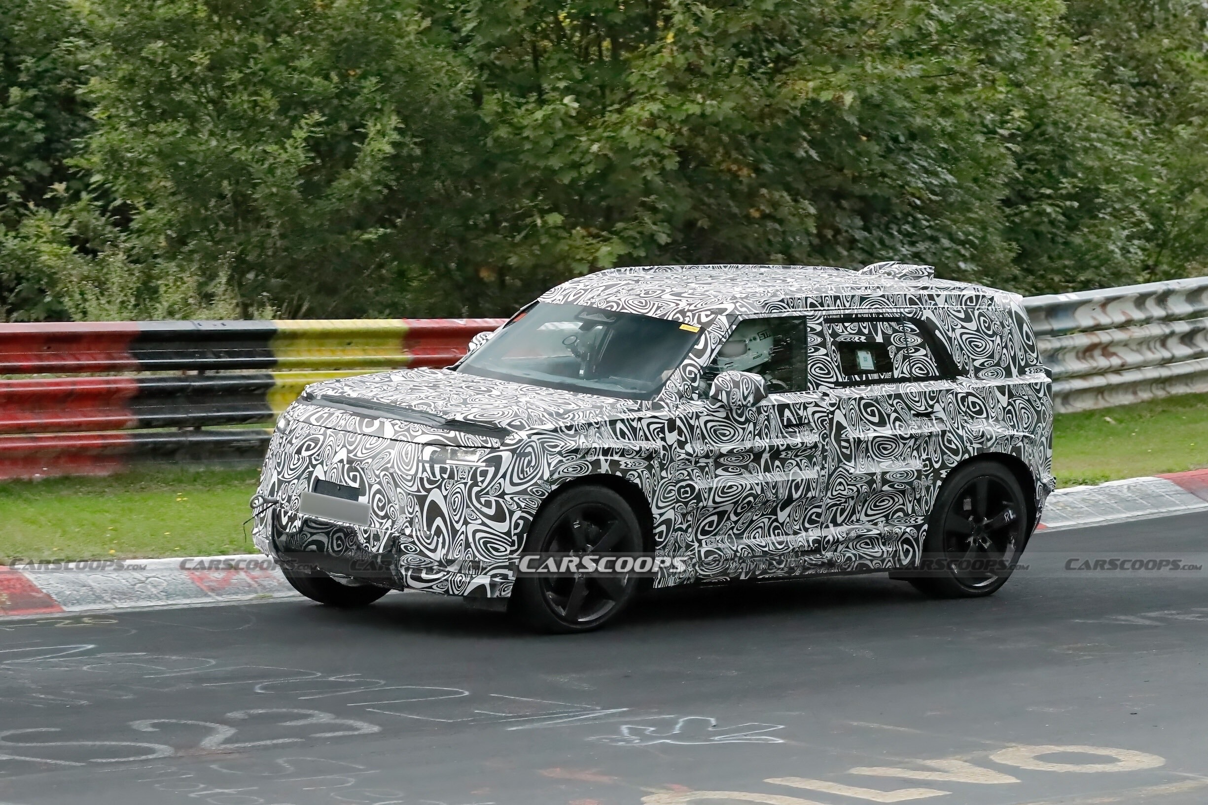 Land Rover Baby Defender spy shots Sep 2600012