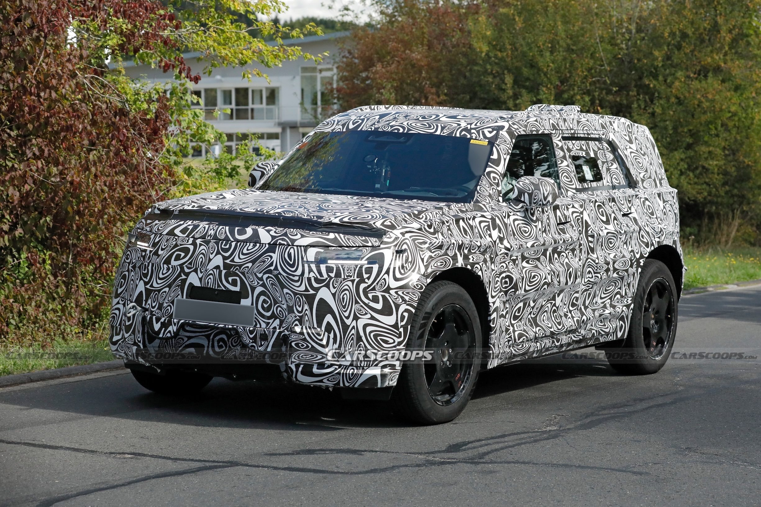 Land Rover Baby Defender spy shots Sep 2600017