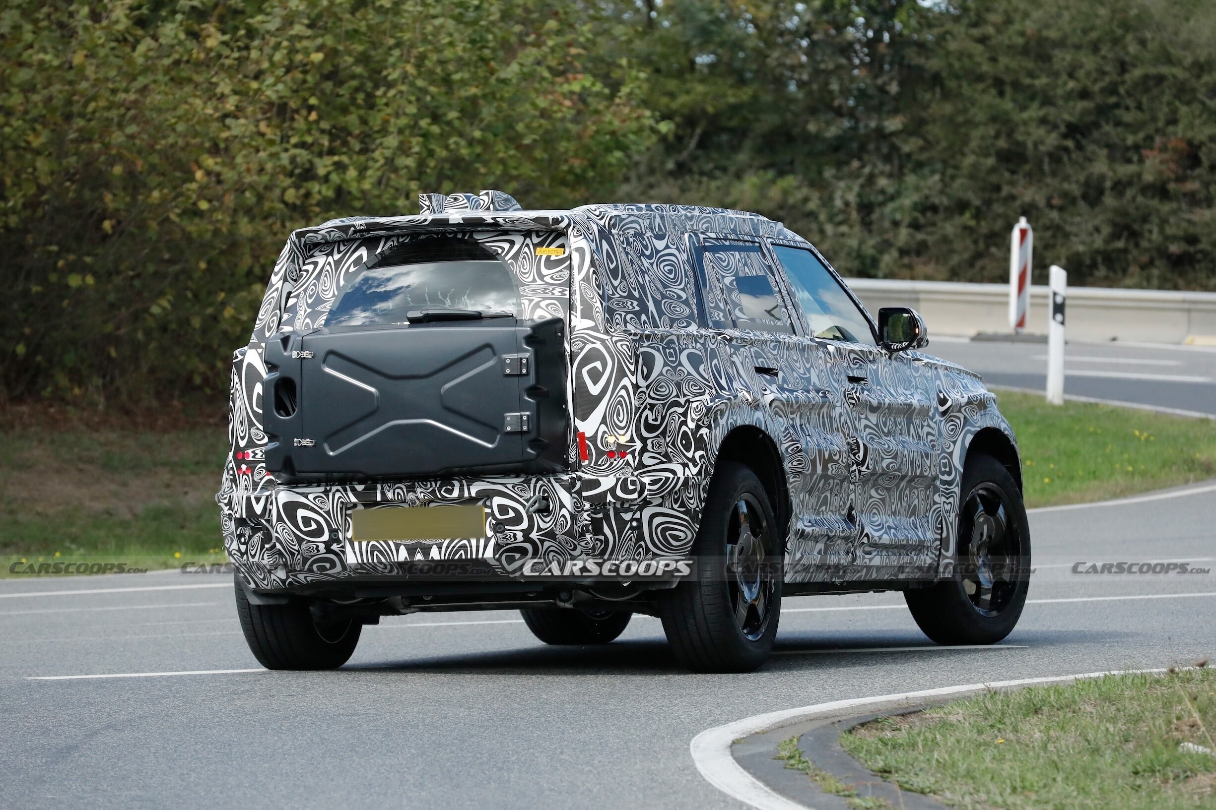 Land Rover Baby Defender spy shots Sep 2600021