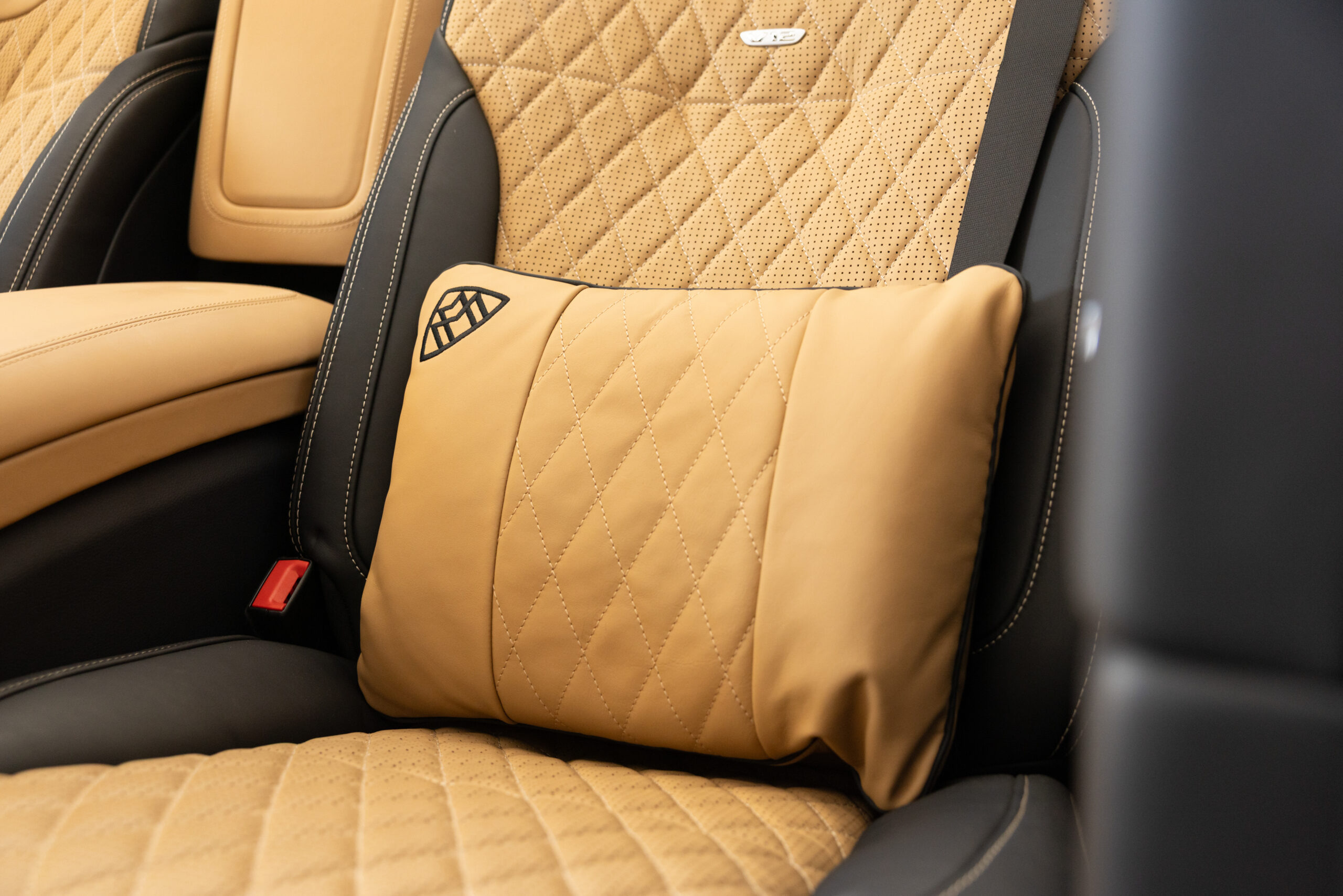 2018-Mercedes-Maybach-G-650-Landaulet_1472729