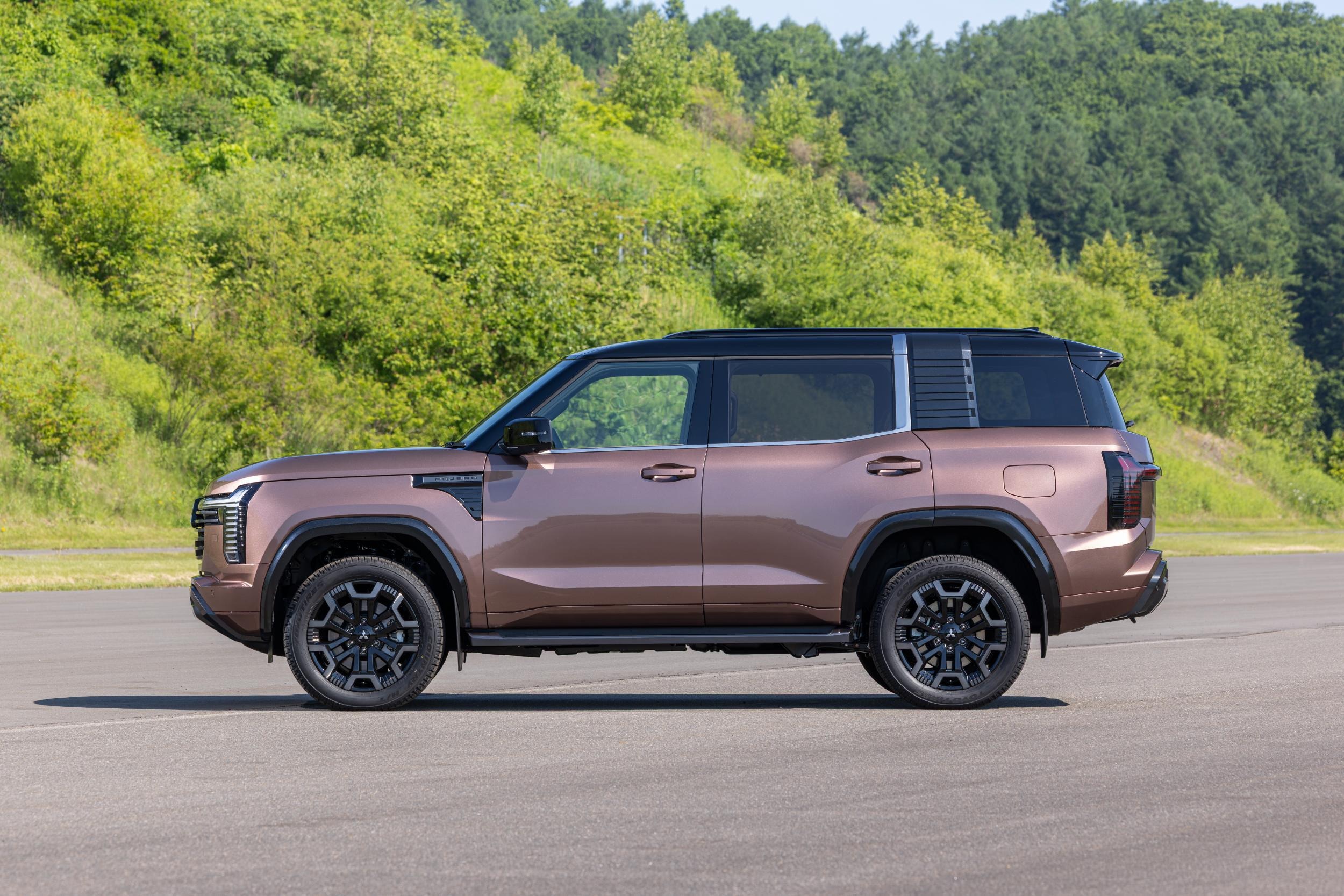 2027 Mitsubishi Pajero Exterior - Australia (23)