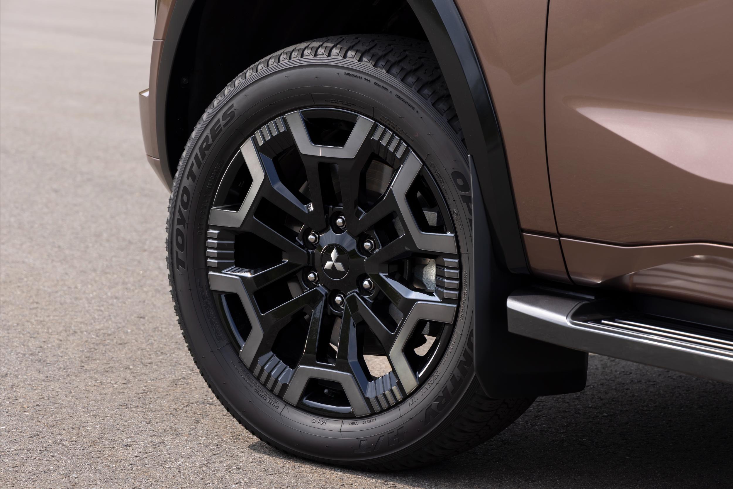2027 Mitsubishi Pajero Exterior - Australia (51)