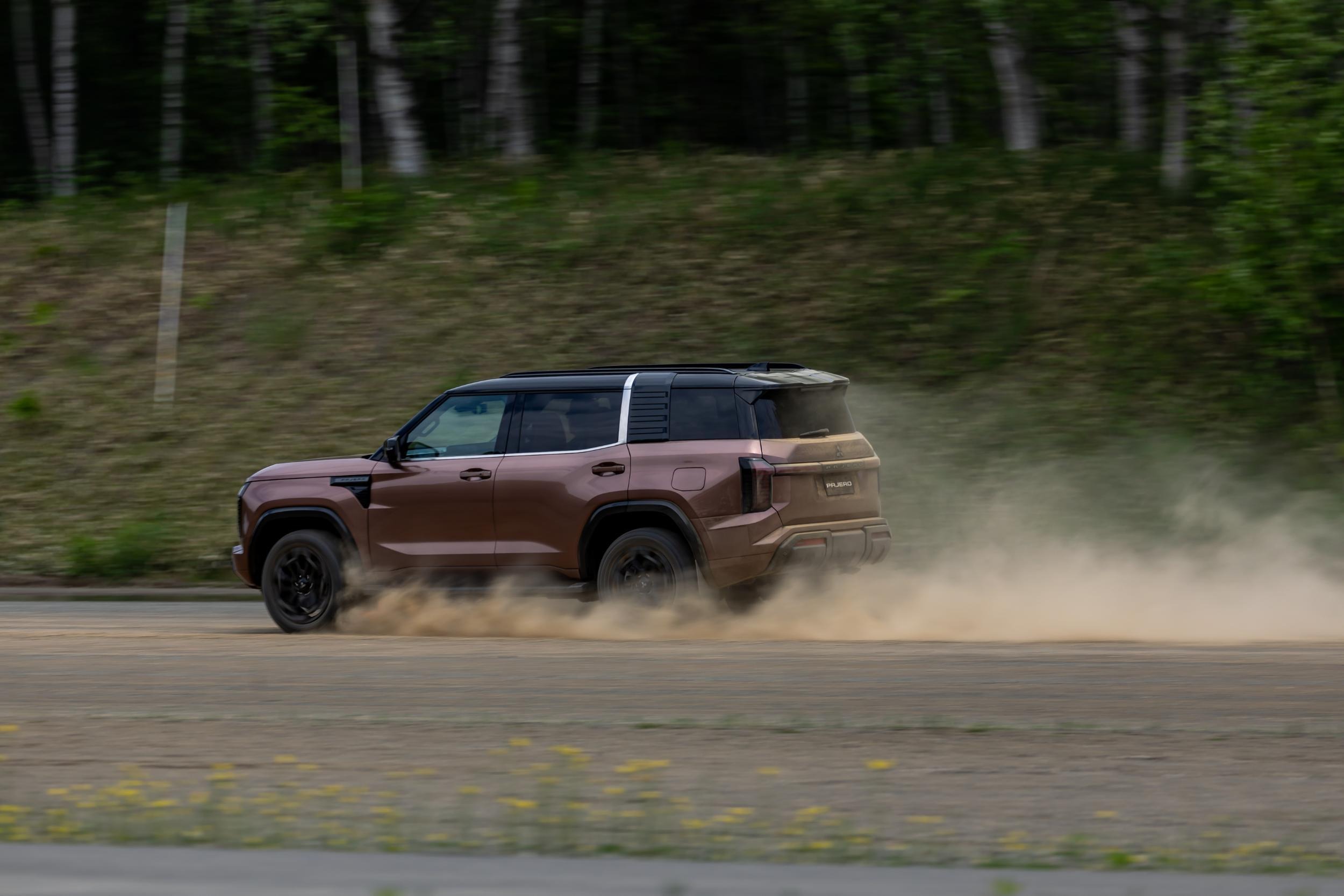 2027 Mitsubishi Pajero Exterior - Australia (65)