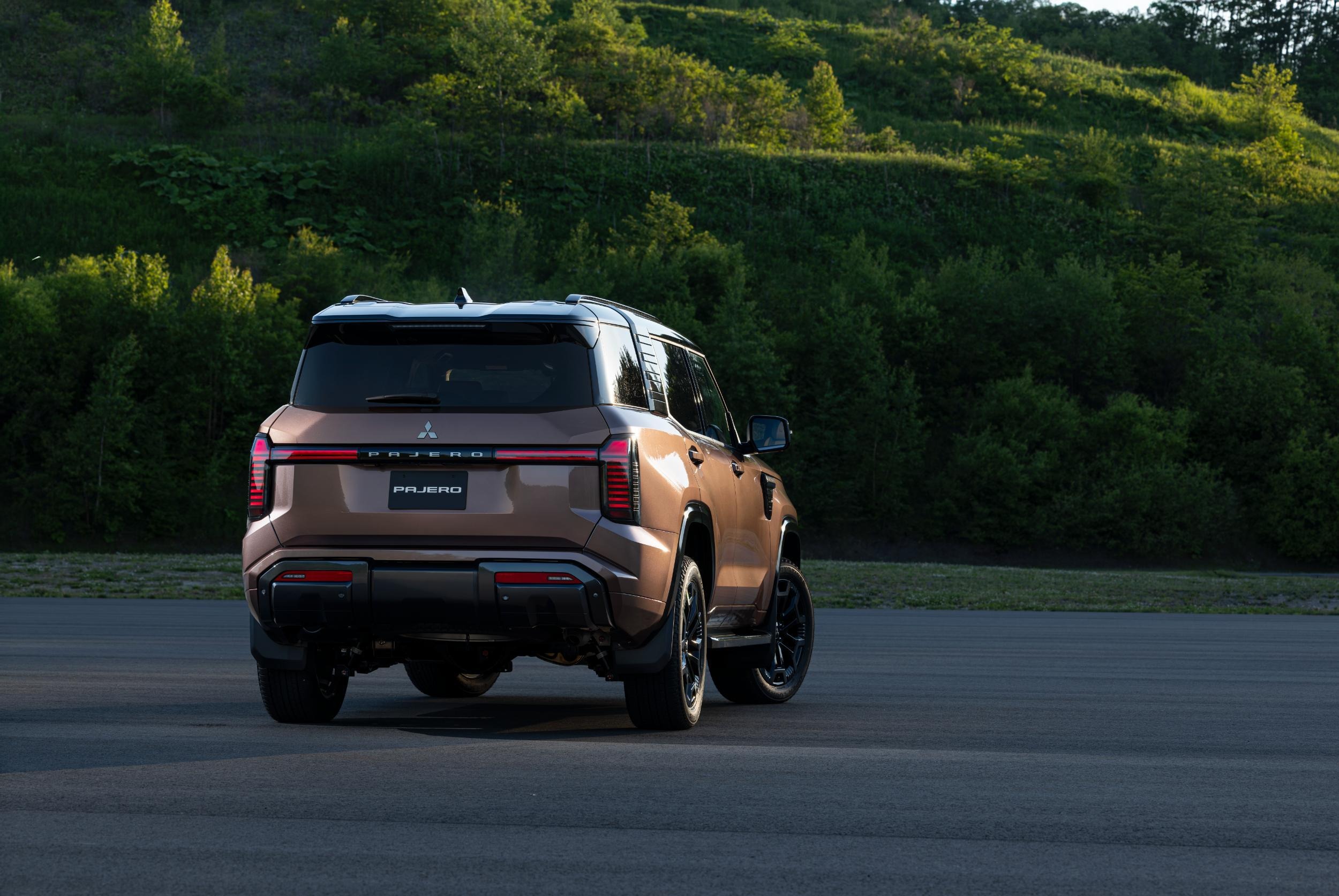 2027 Mitsubishi Pajero Exterior - Australia (7)