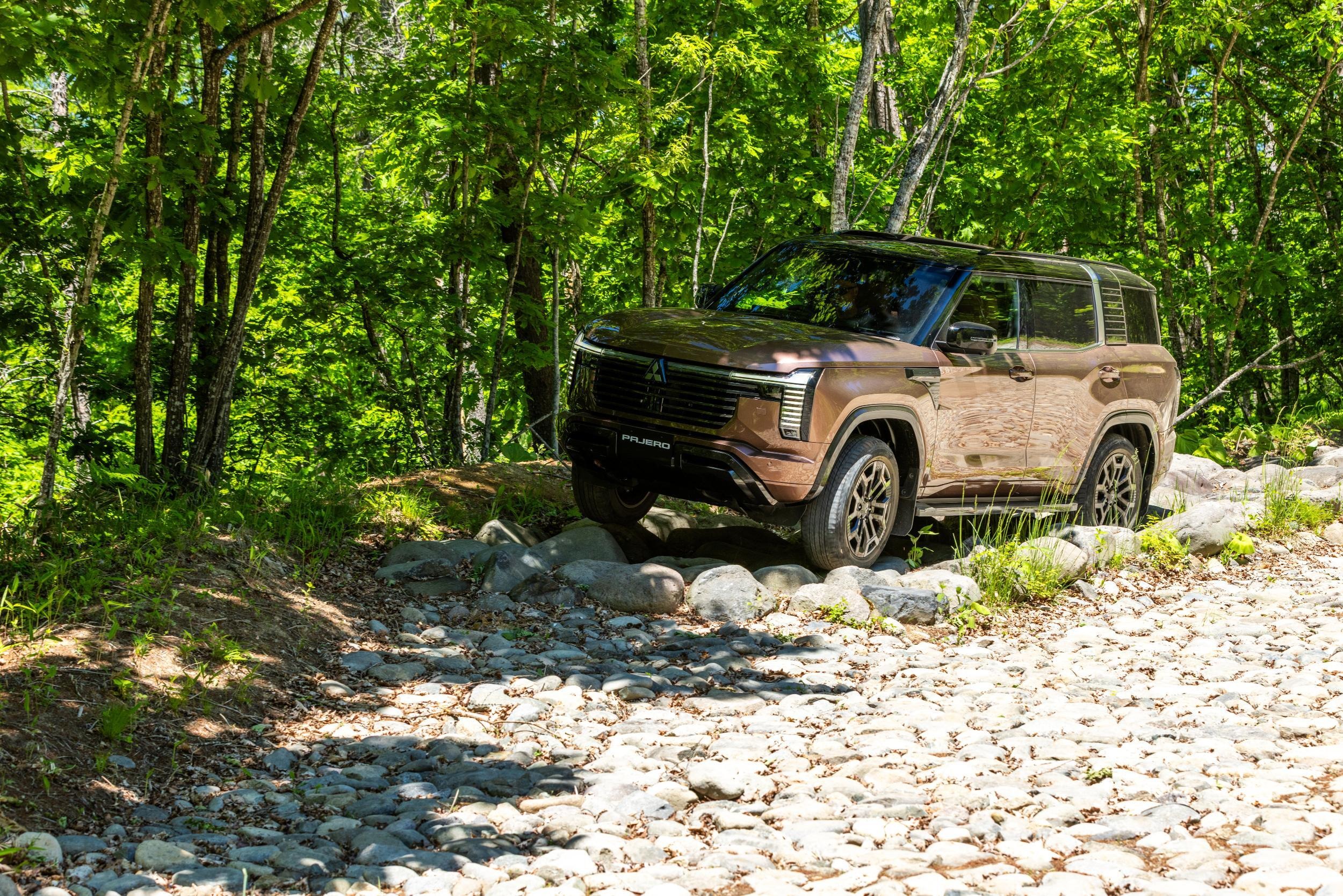 2027 Mitsubishi Pajero Exterior - Australia (75)