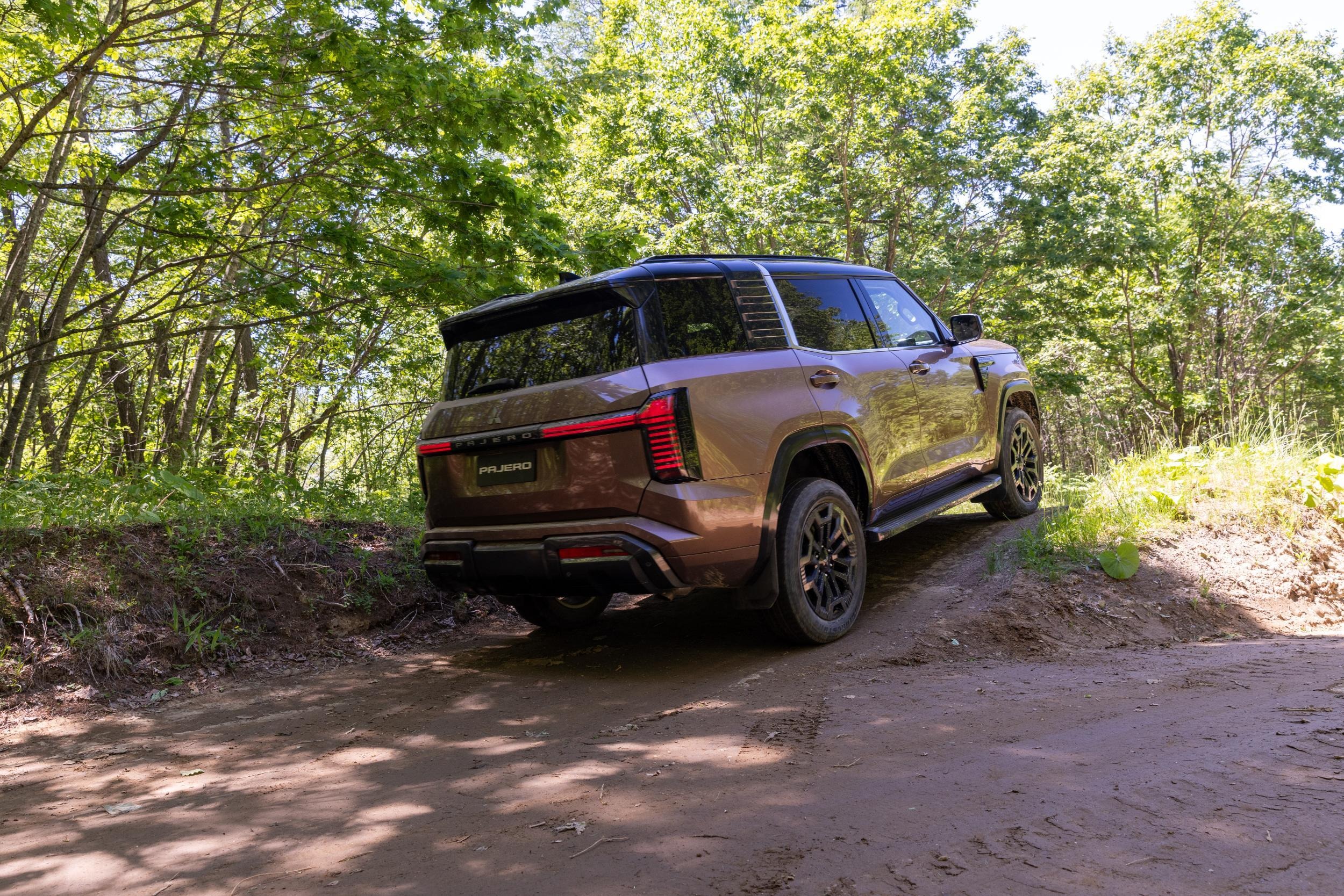2027 Mitsubishi Pajero Exterior - Australia (79)