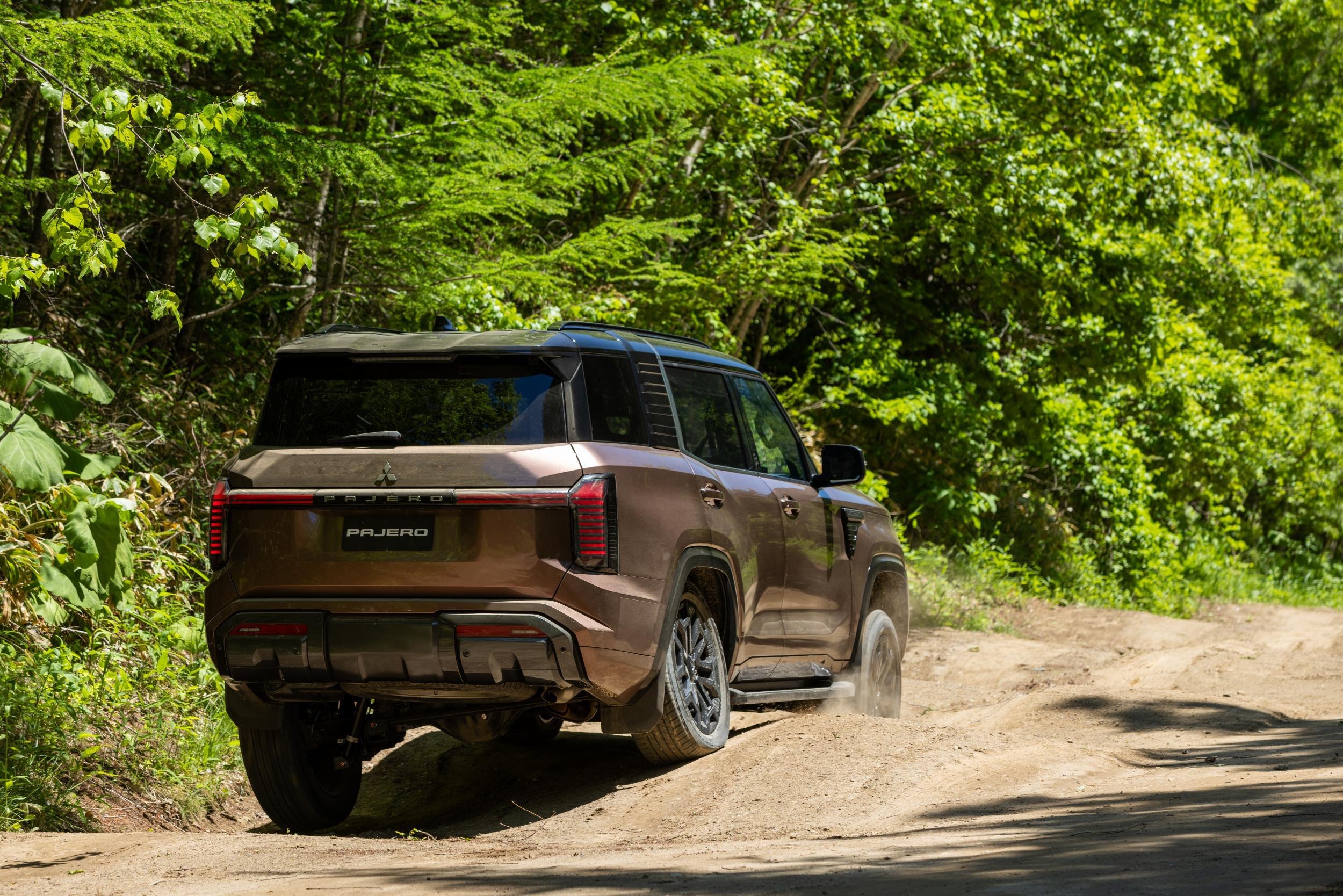 2027 Mitsubishi Pajero Exterior - Australia (81)