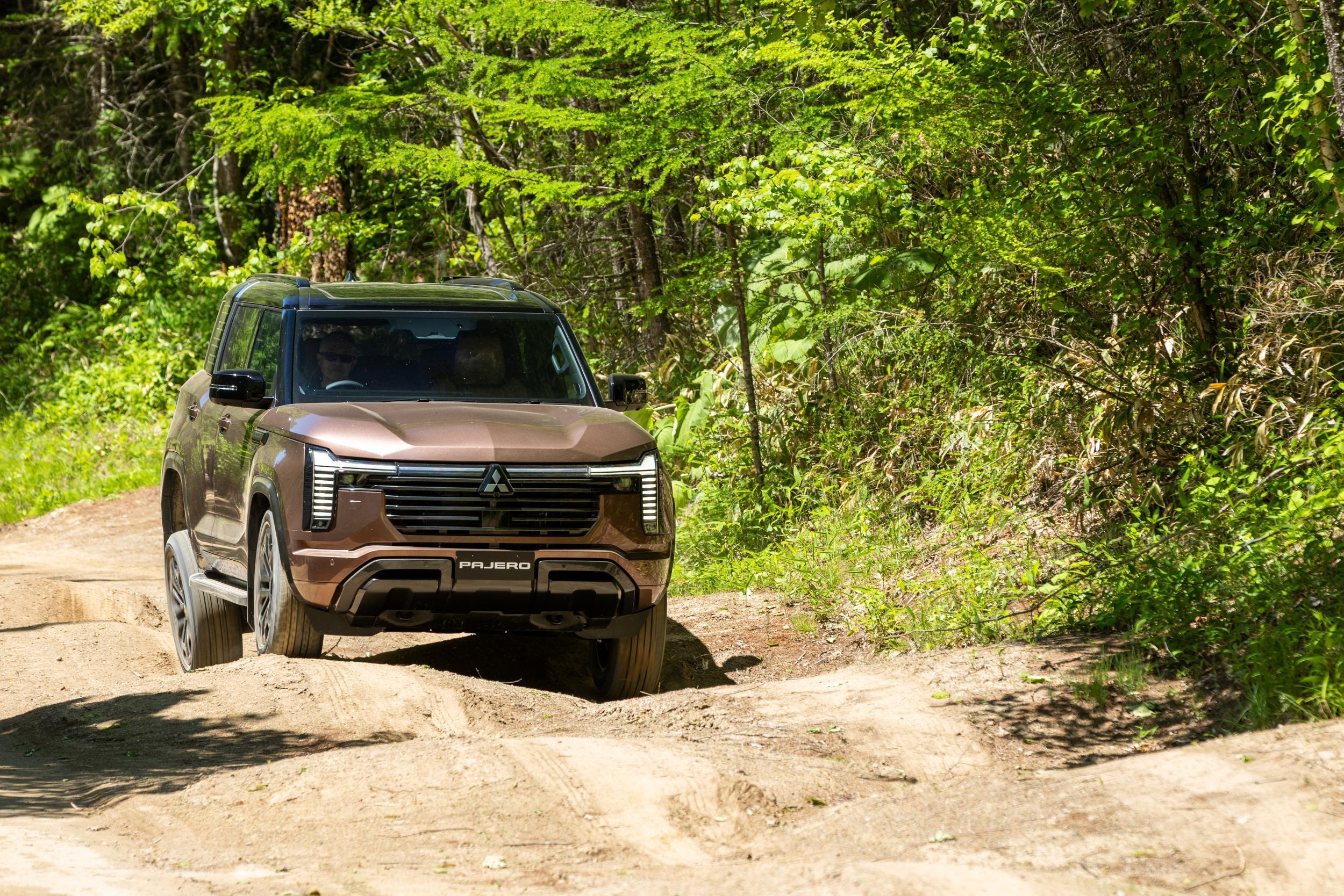 2027 Mitsubishi Pajero Exterior - Australia (82)
