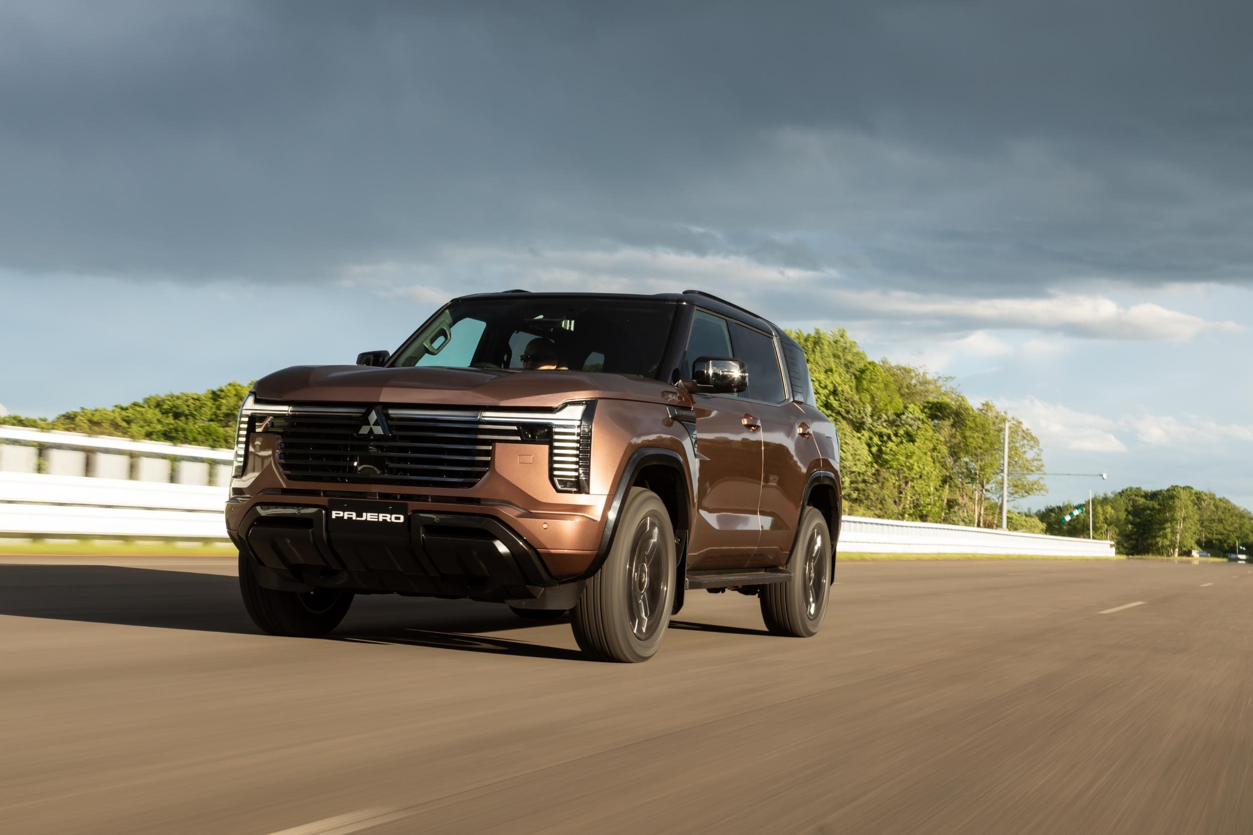 2027 Mitsubishi Pajero Exterior - Australia (86)