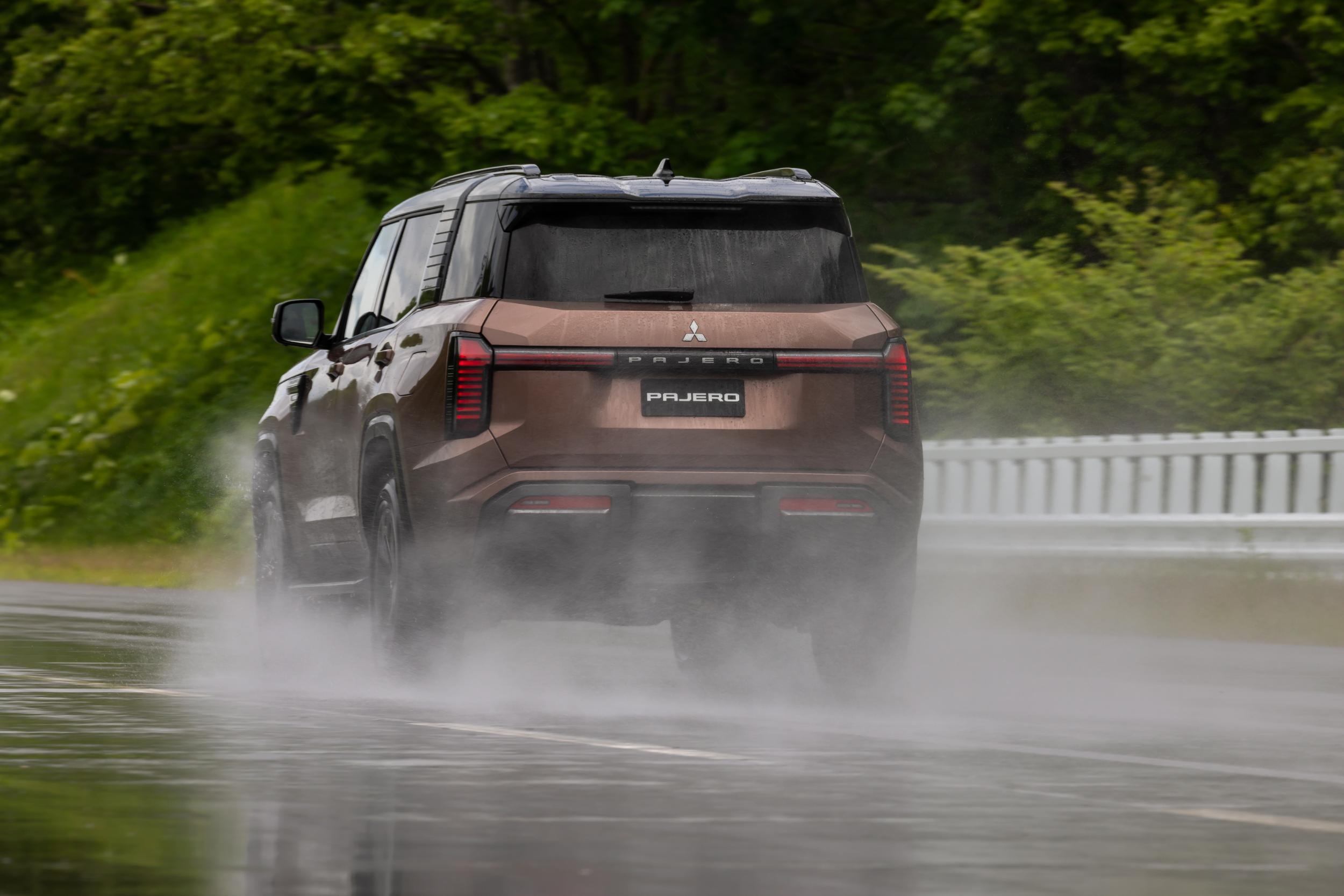 2027 Mitsubishi Pajero Exterior - Australia (92)