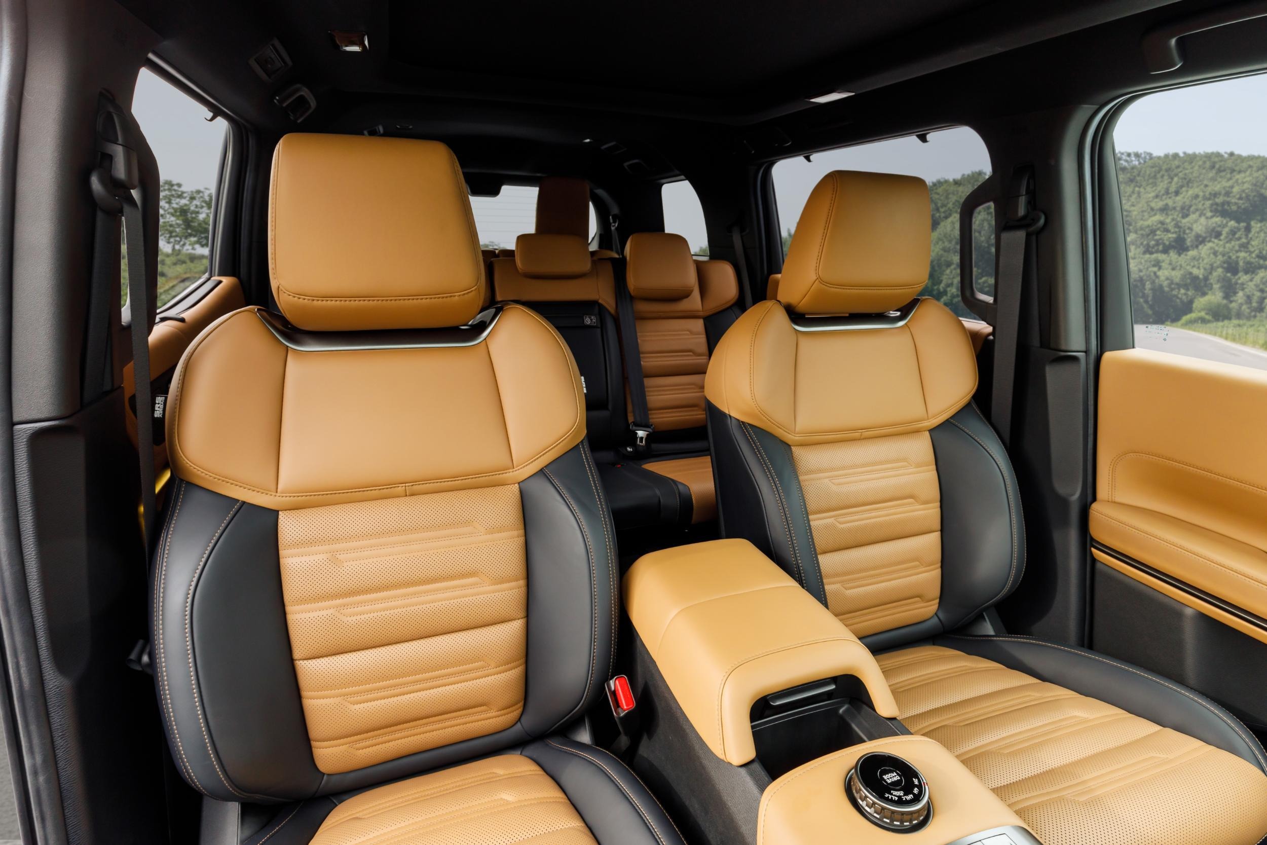 2027 Mitsubishi Pajero Interior - Australia (12)