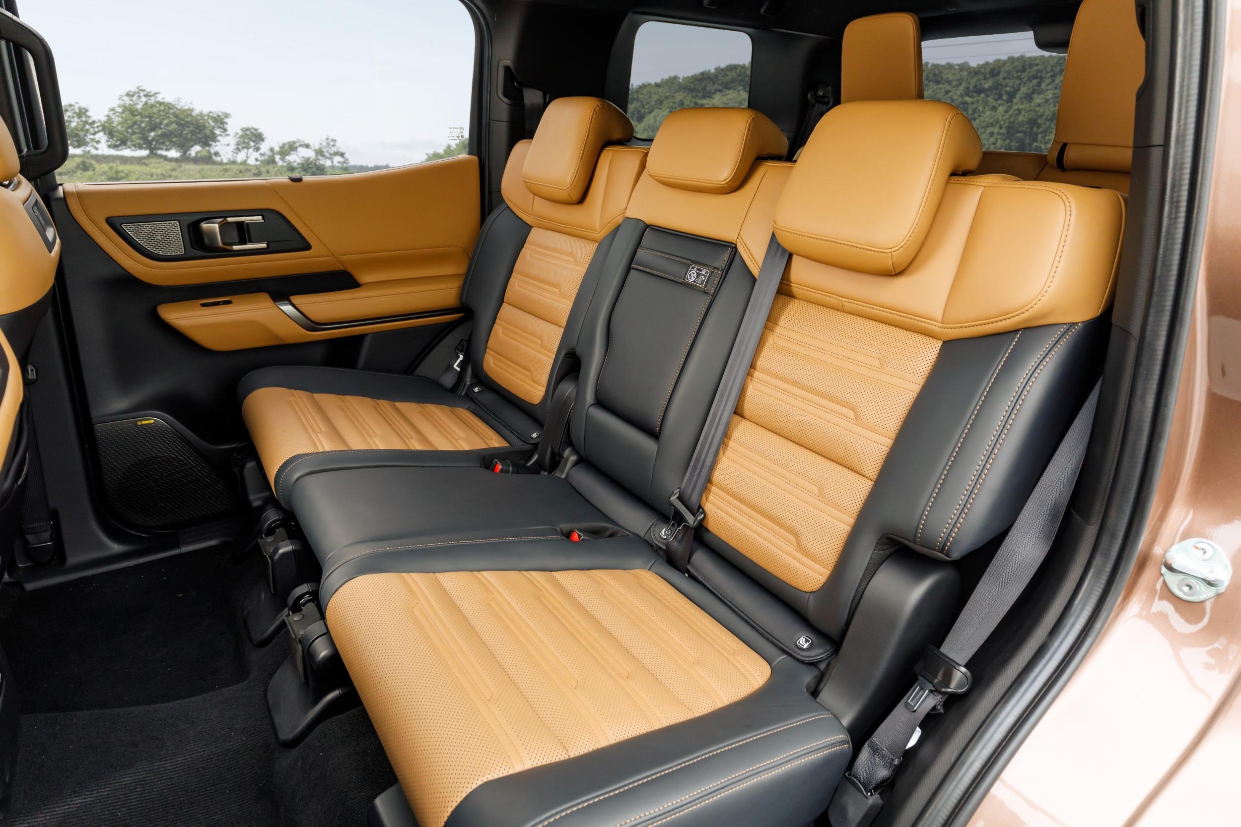 2027 Mitsubishi Pajero Interior - Australia (13)