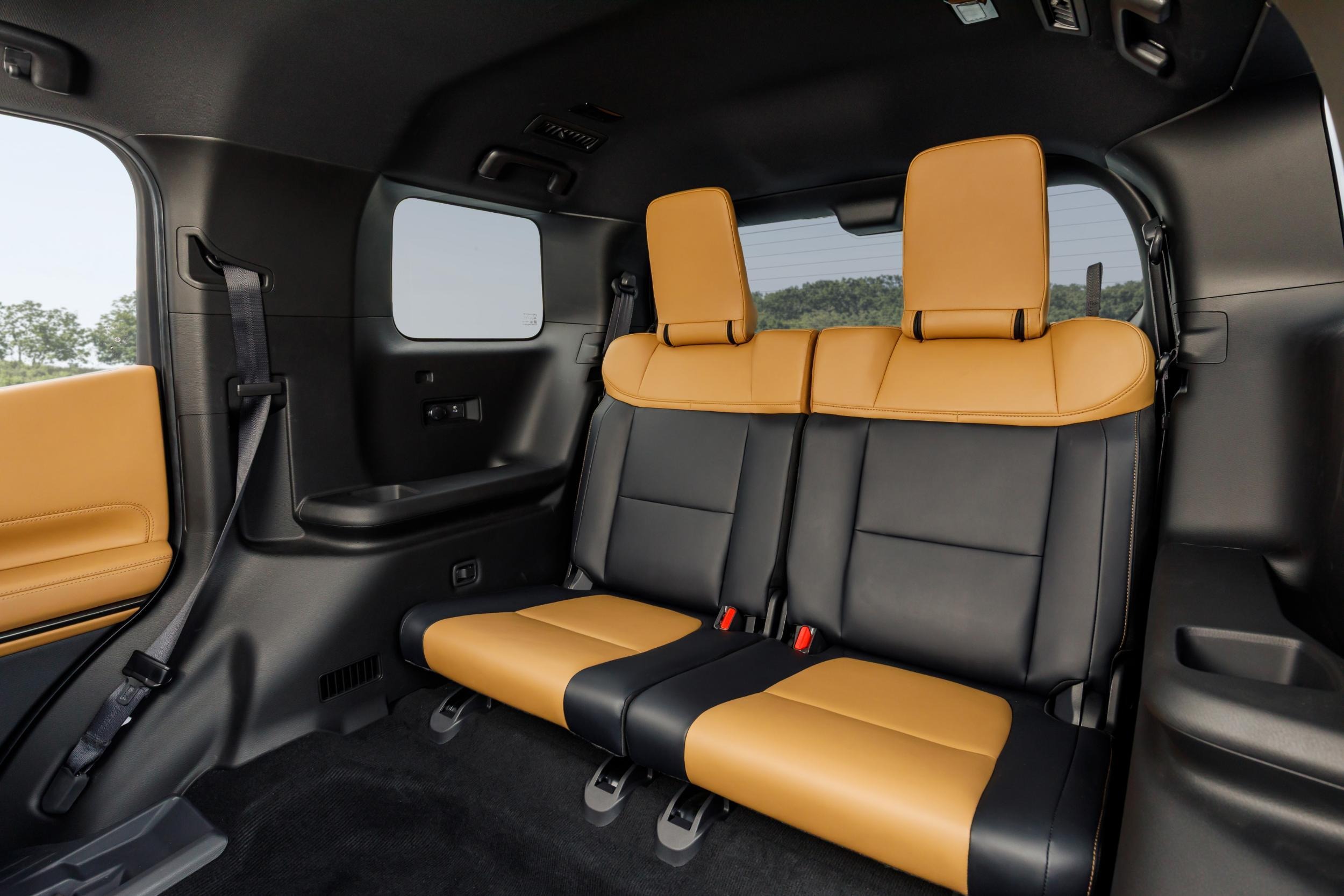 2027 Mitsubishi Pajero Interior - Australia (14)