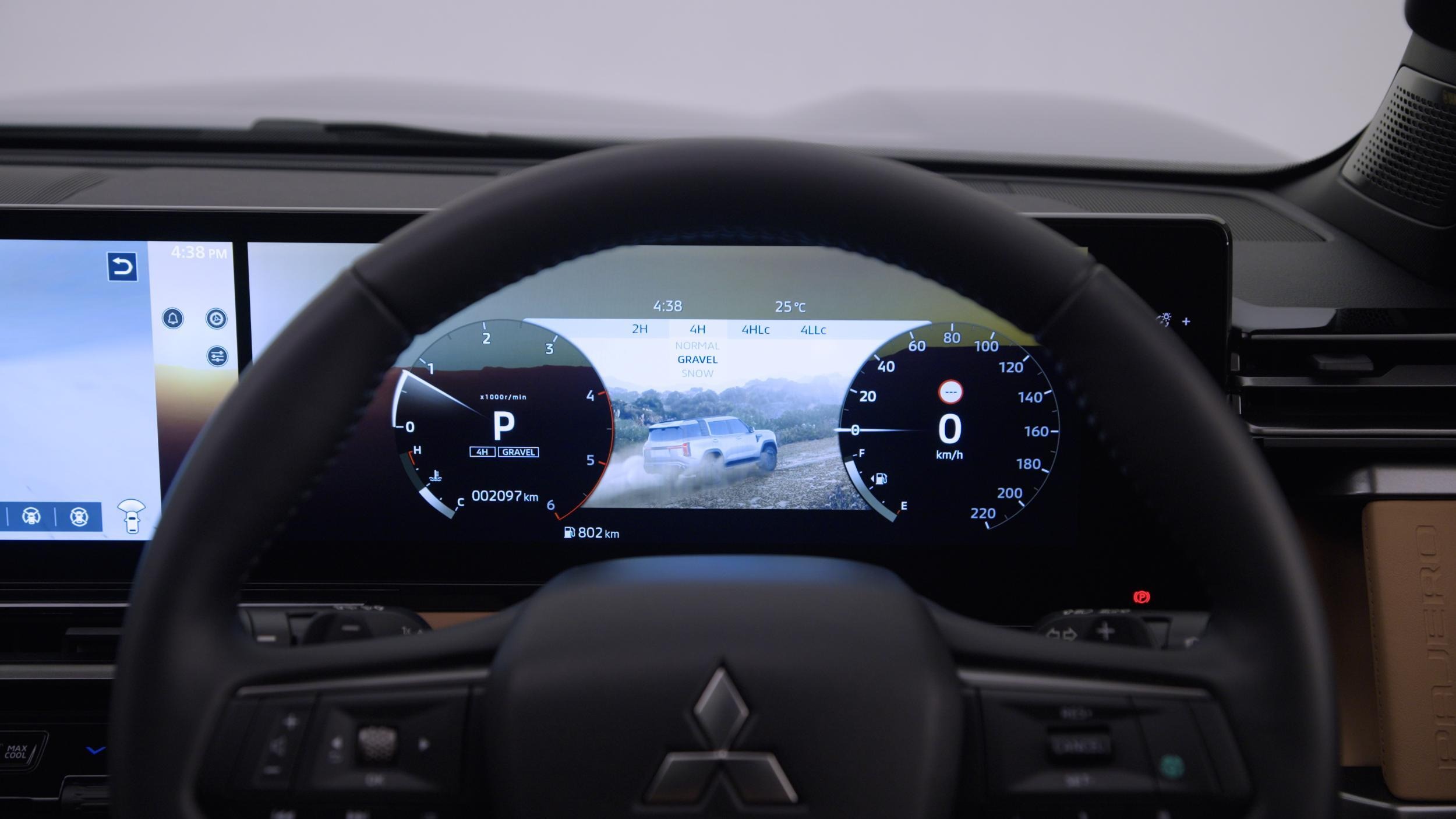 2027 Mitsubishi Pajero Interior - Australia (18)
