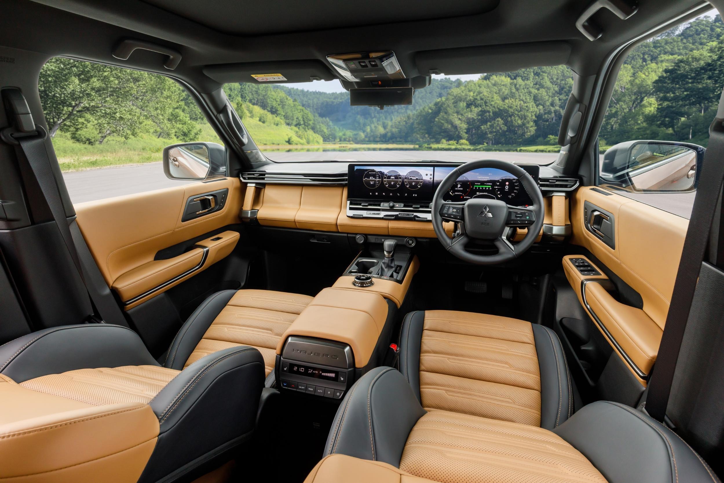 2027 Mitsubishi Pajero Interior - Australia (2)