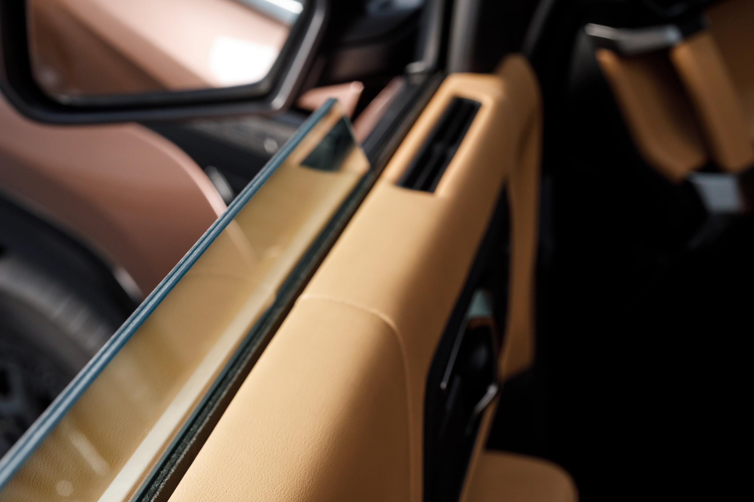 2027 Mitsubishi Pajero Interior - Australia (32)