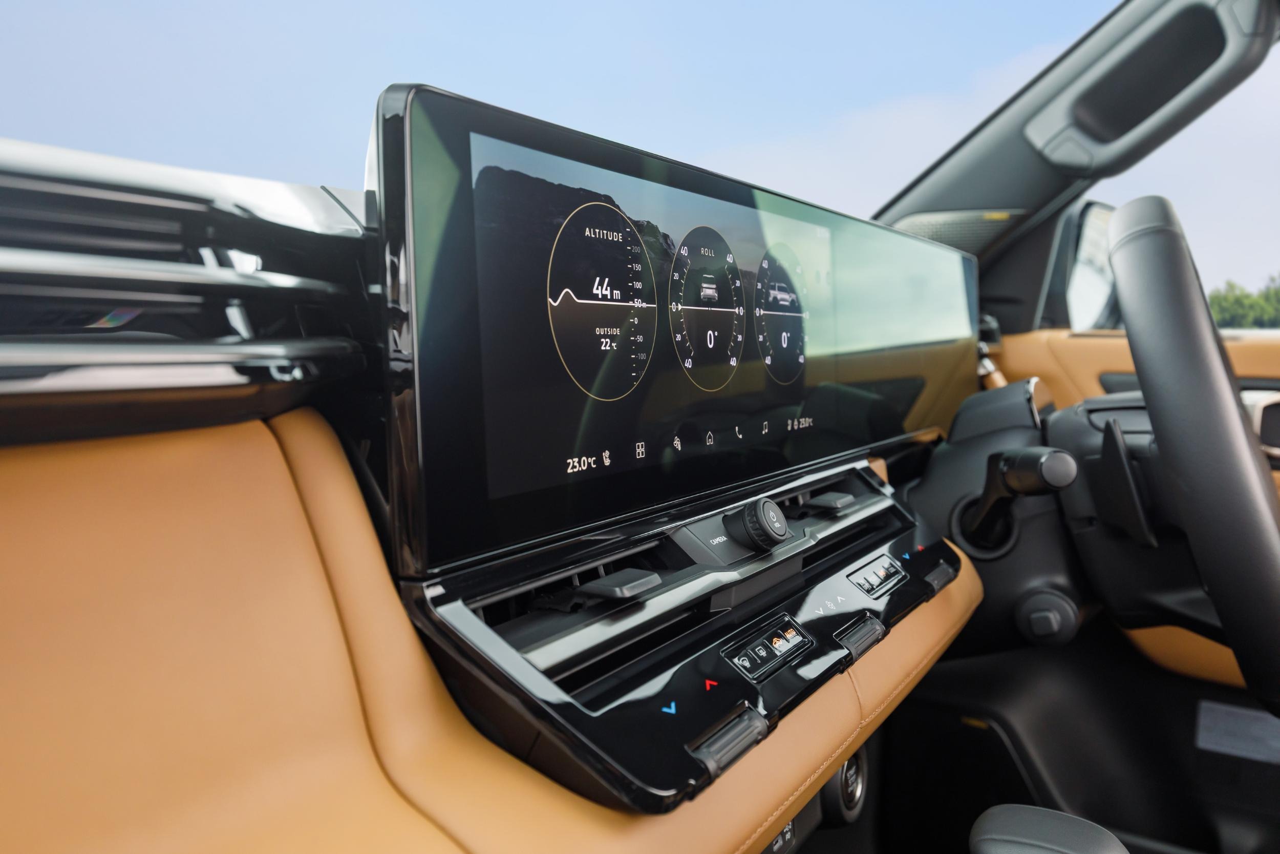 2027 Mitsubishi Pajero Interior - Australia (4)