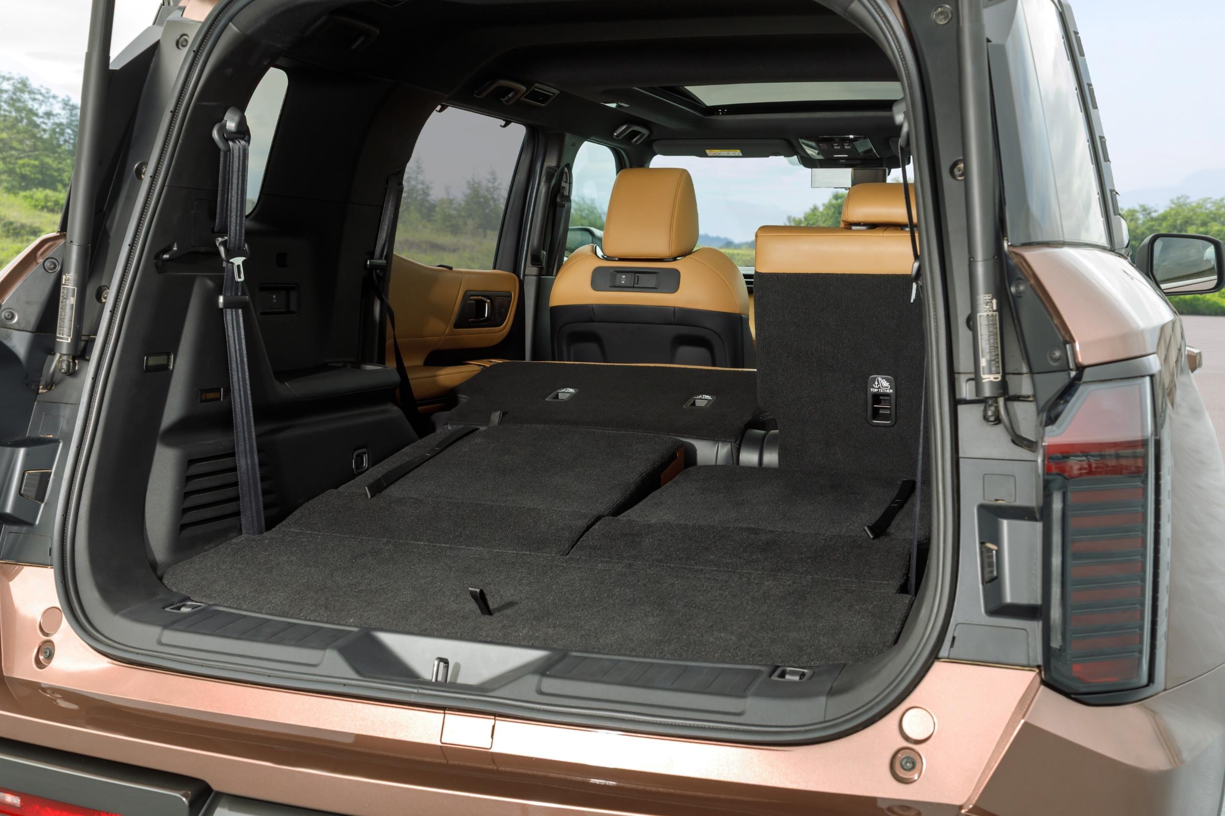 2027 Mitsubishi Pajero Interior - Australia (41)