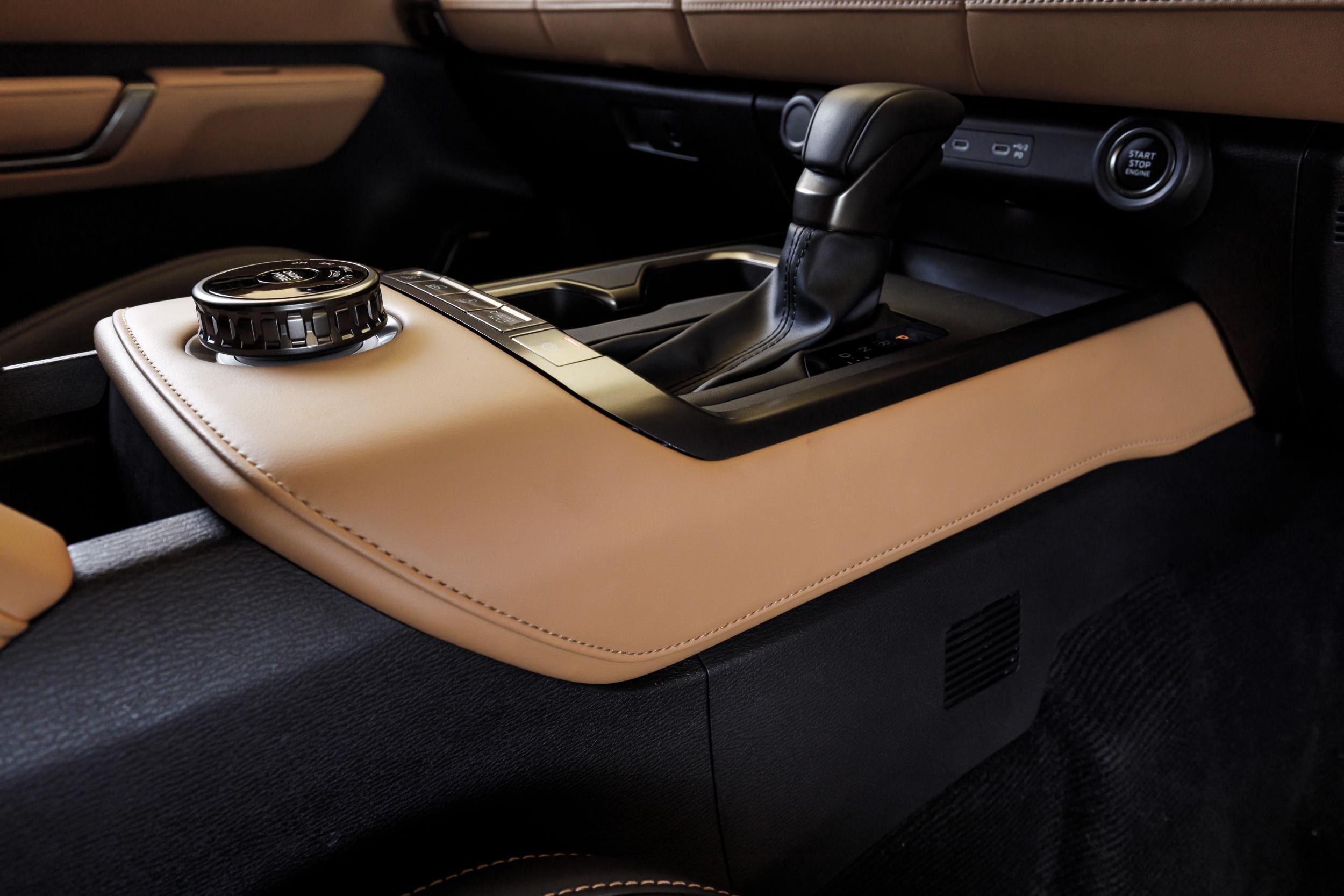 2027 Mitsubishi Pajero Interior - Australia (6)