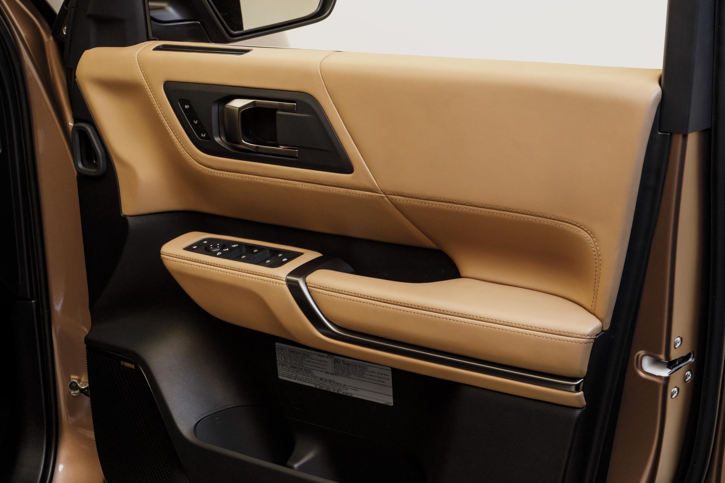2027 Mitsubishi Pajero Interior - Australia (9)