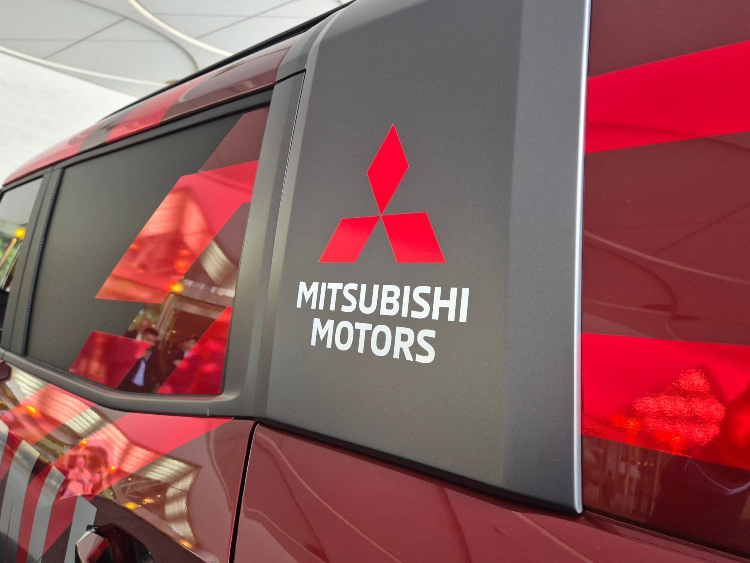 Mitsubishi Pajero Rally Concept (7)