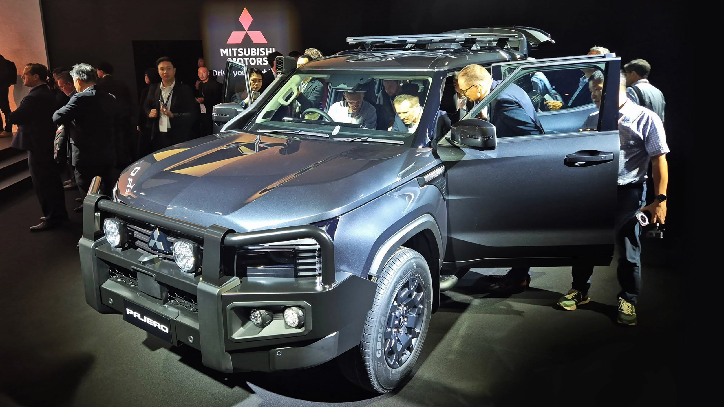 Mitsubishi Pajero Rugged Trim - Mitsubishi Brunei (1)