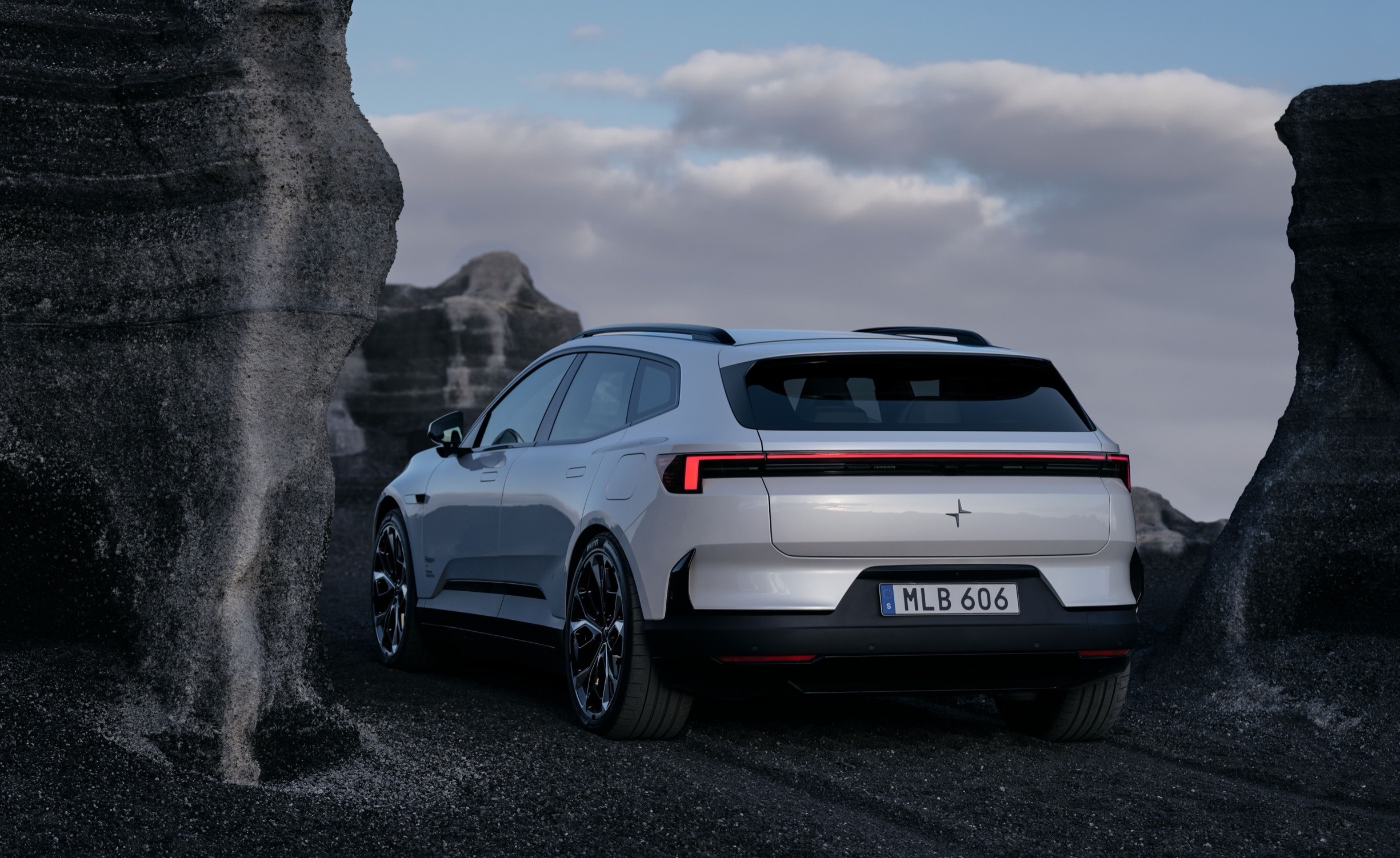 Polestar 4 SUV Sep 226100011