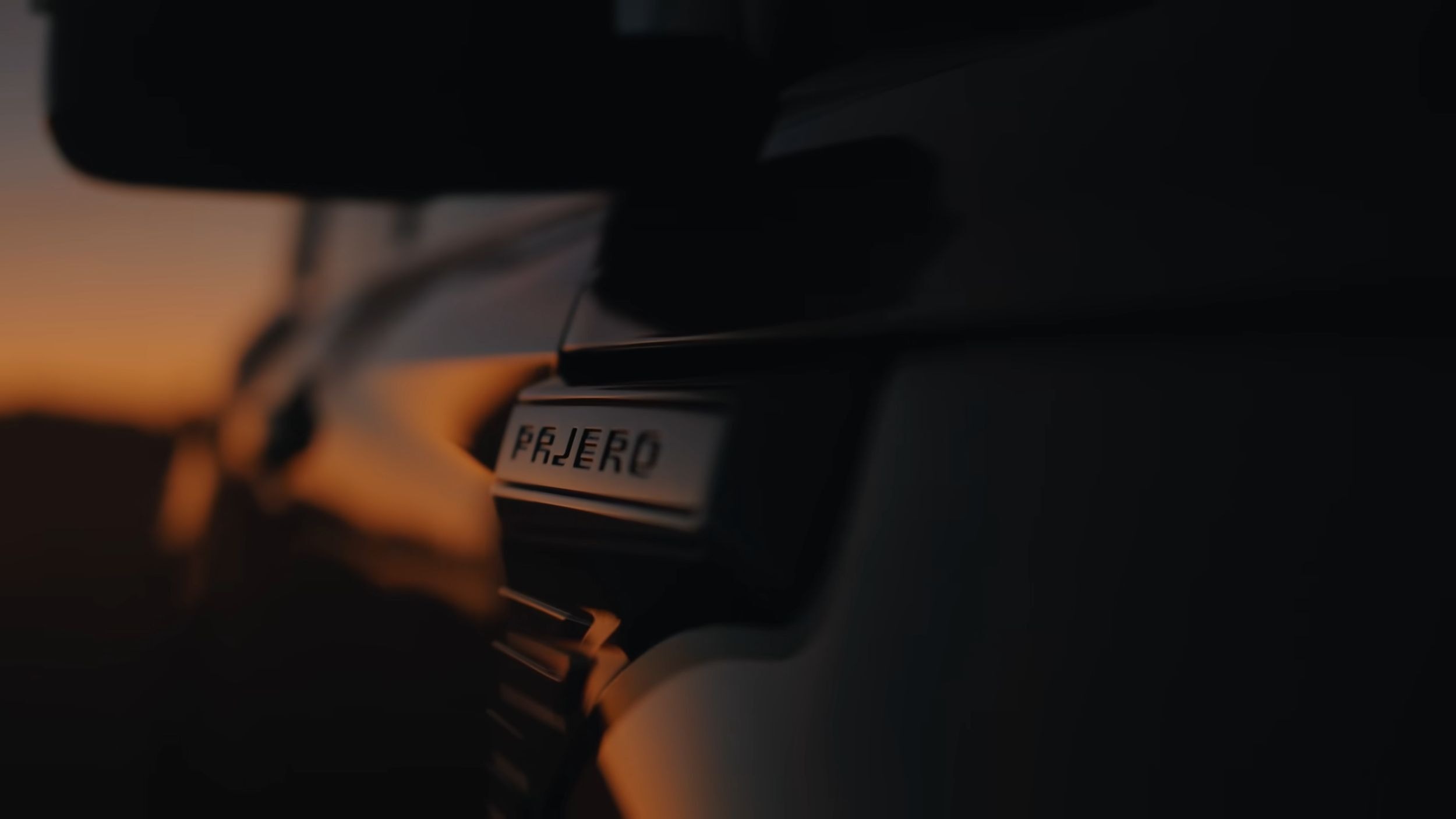 Mitsubishi Pajero Montero Teaser (3)