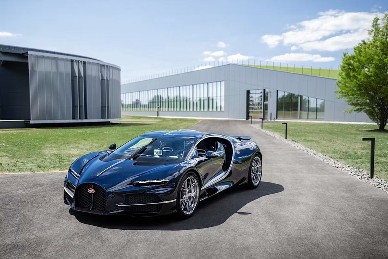 03 BUGATTI-Manufacture-Opening_clean_result22