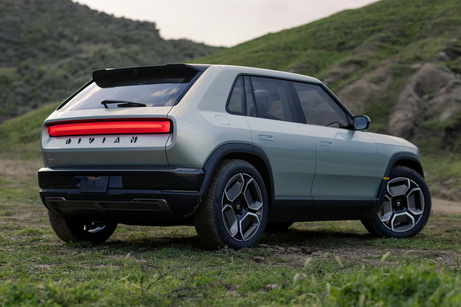 Rivian R3 0307 10