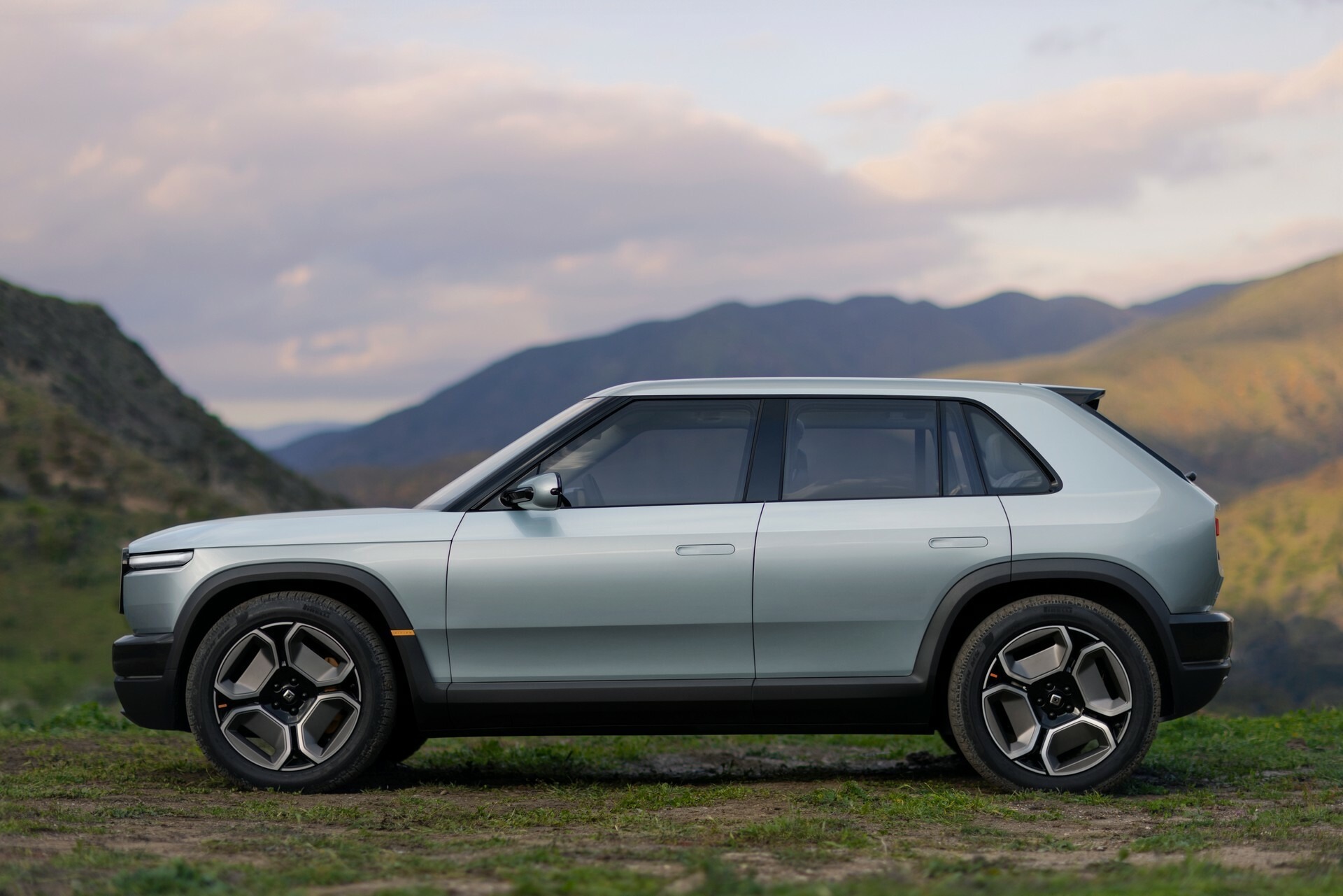 Rivian R3 0307 11
