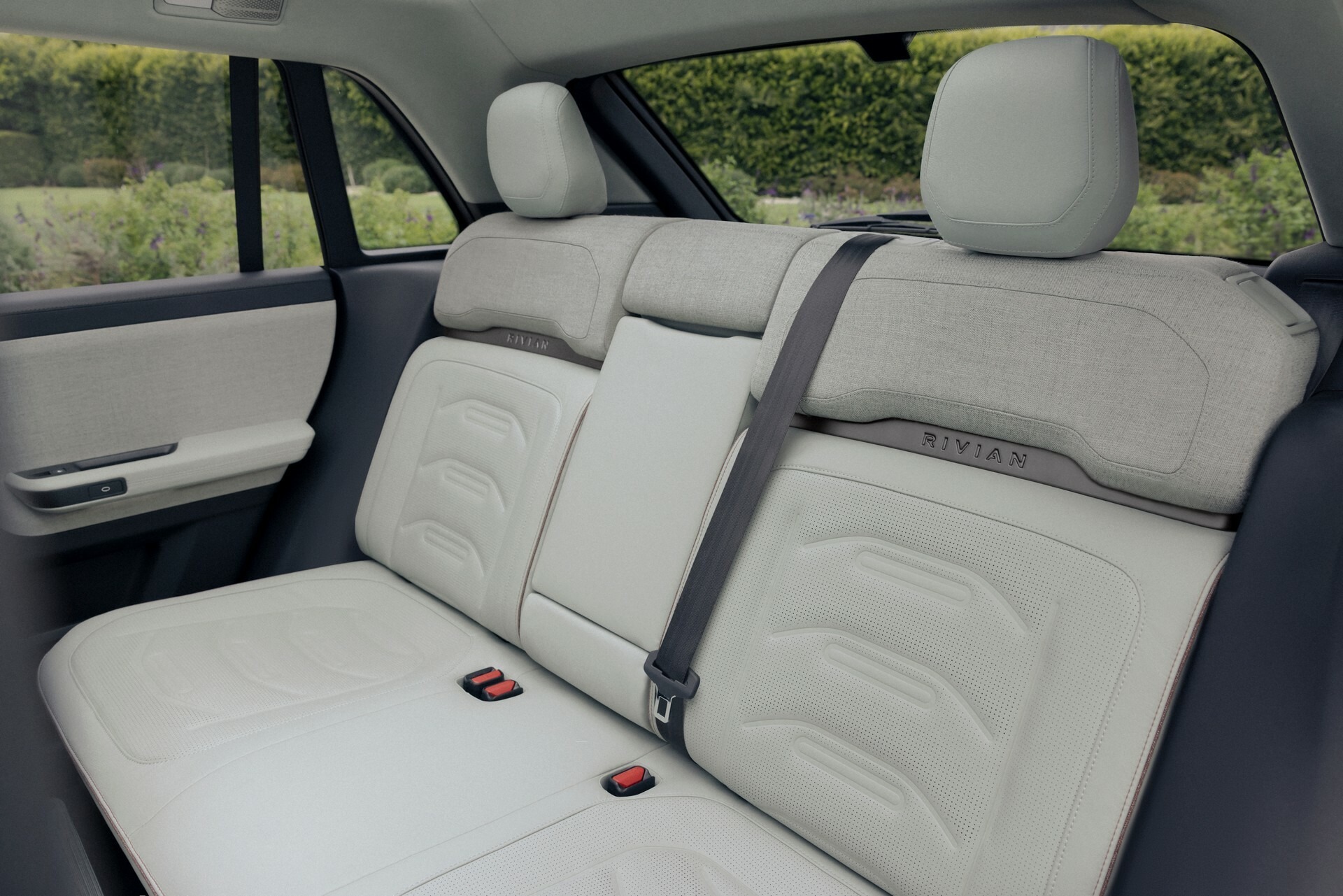 Rivian R3 0307 13