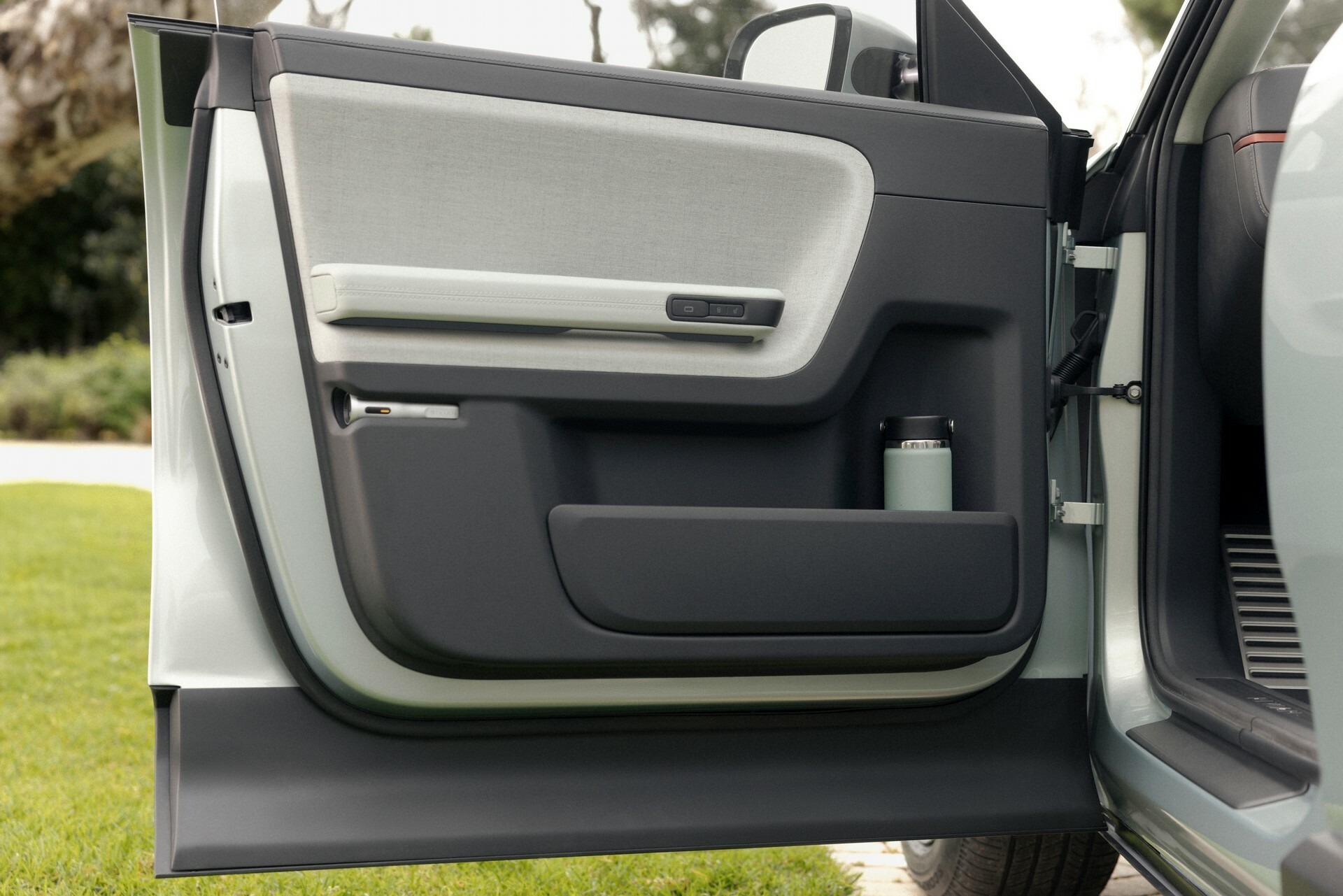Rivian R3 0307 17