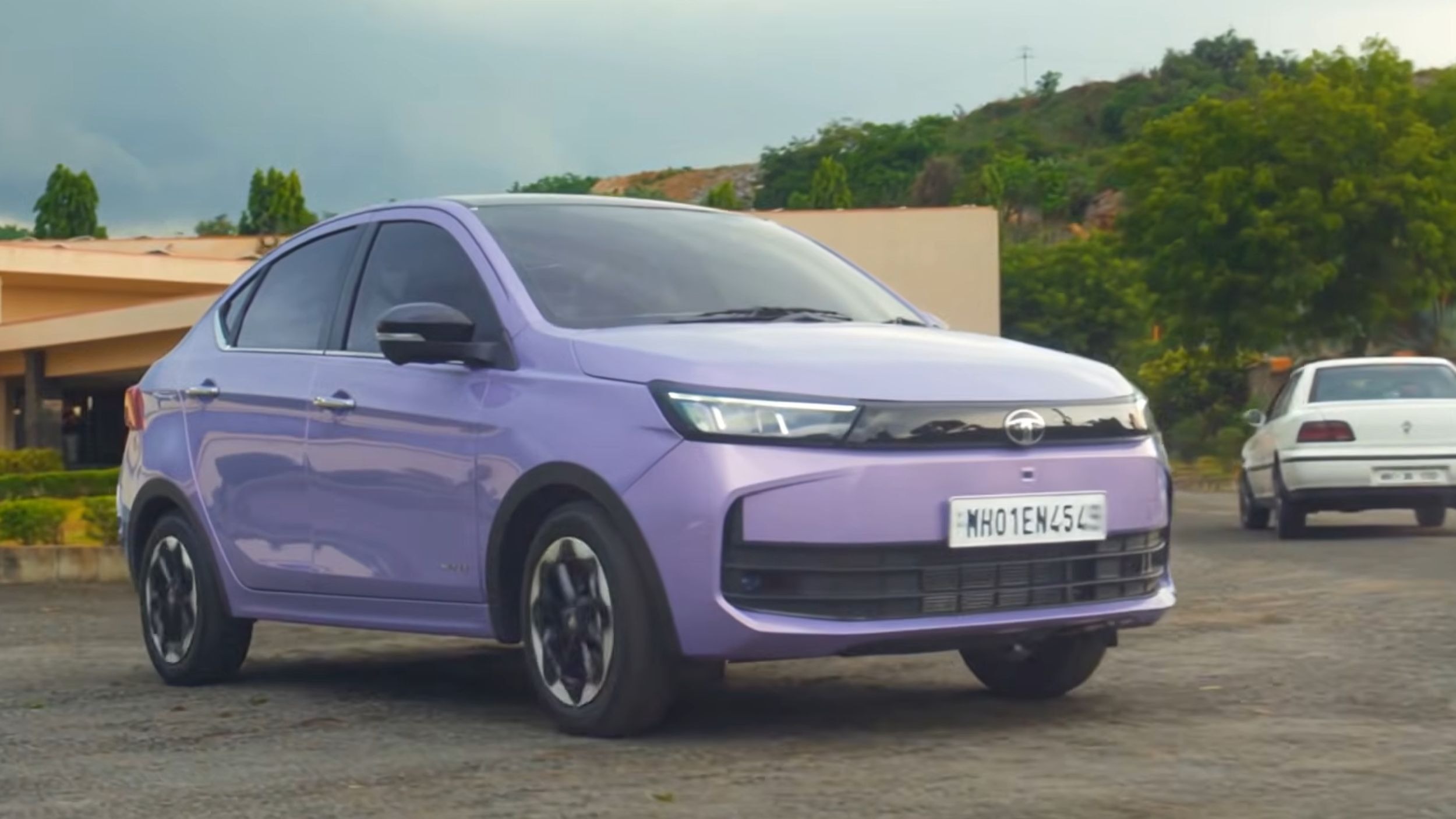 Tata Aeris - India (2)