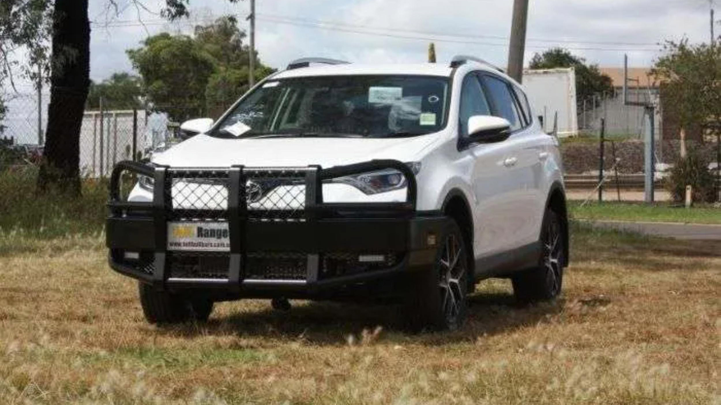 Toyota RAV4 - TUFF Aerostyle Bar (8)