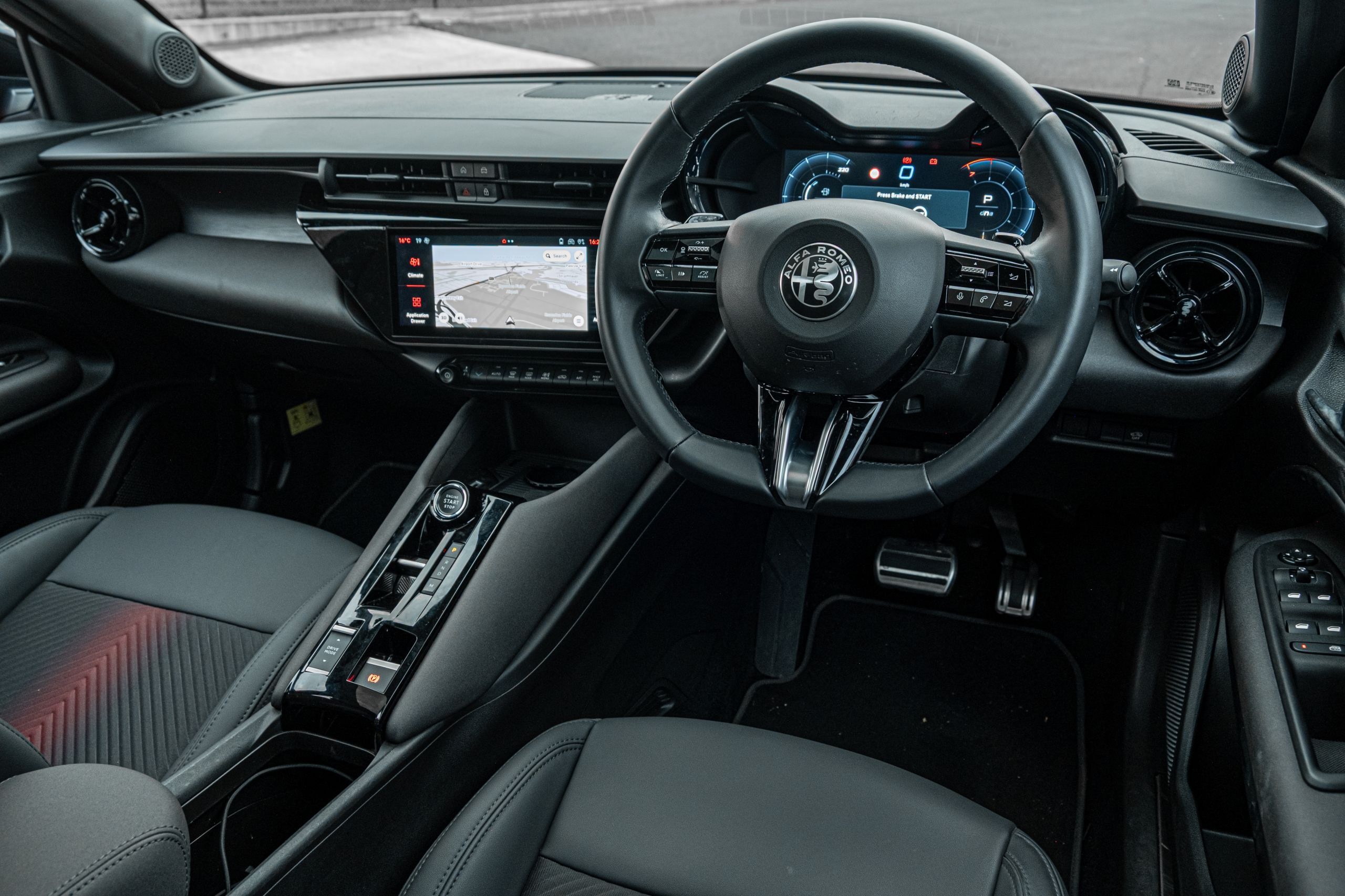 Alfa Romeo Junior Ibrida Review - 43