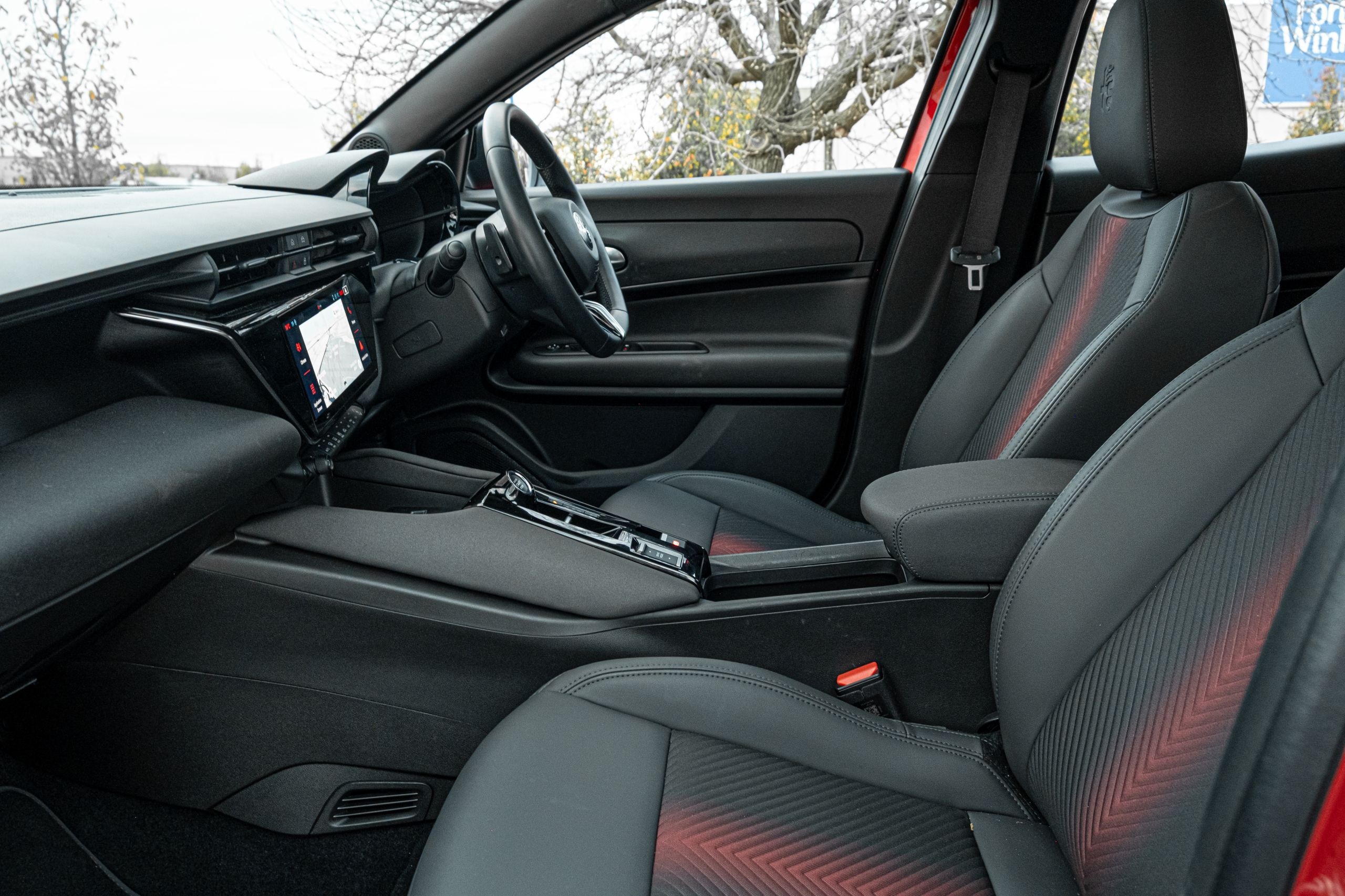 Alfa Romeo Junior Ibrida Review - 55