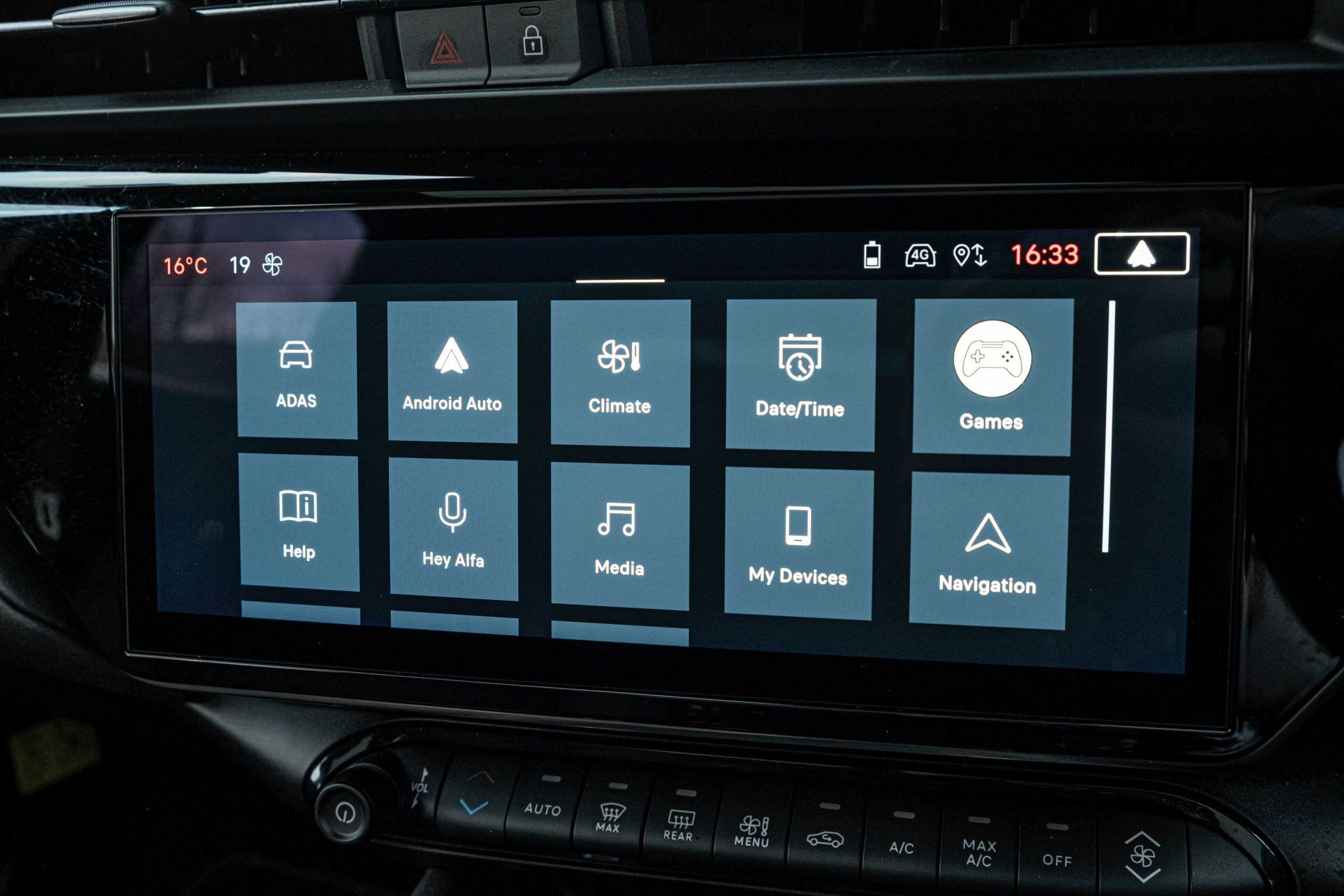 Alfa Romeo Junior Ibrida Review - 61