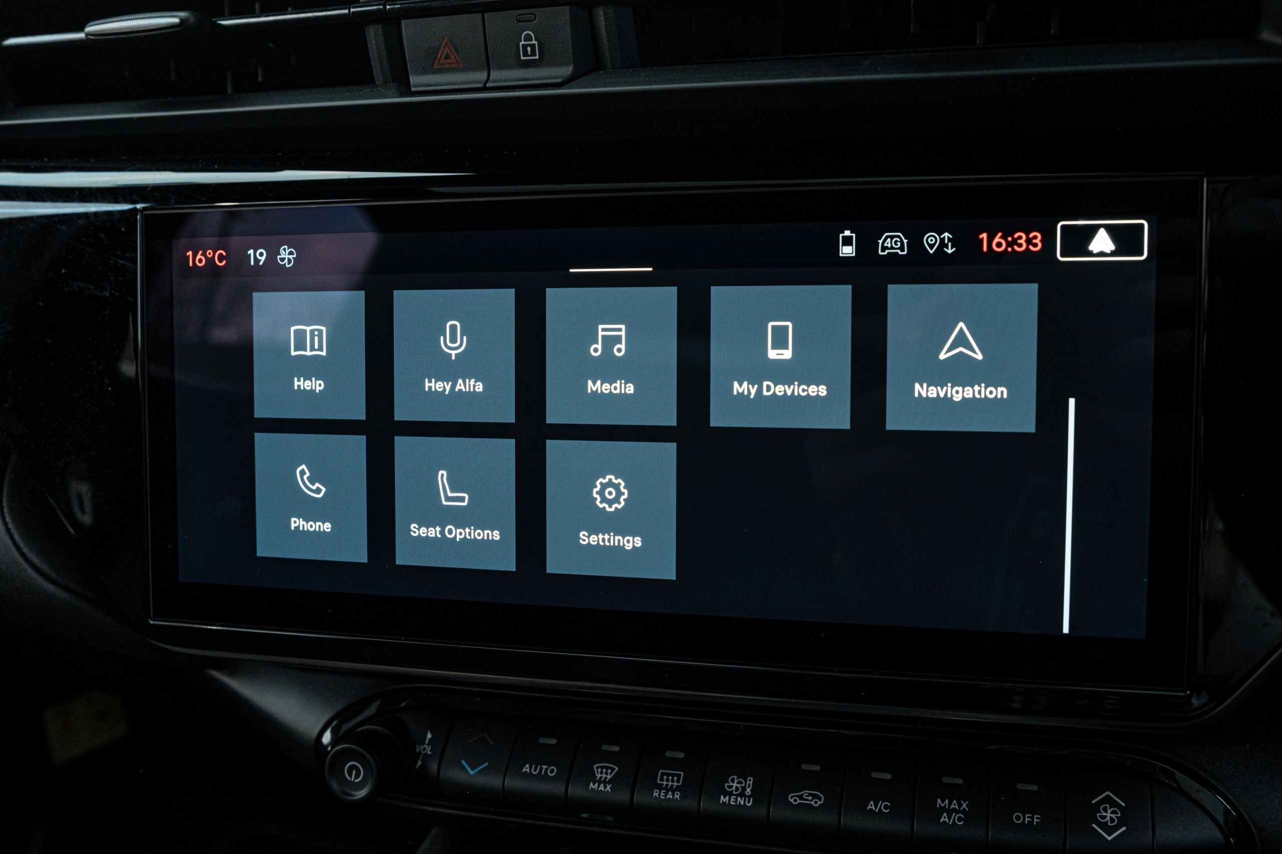 Alfa Romeo Junior Ibrida Review - 62