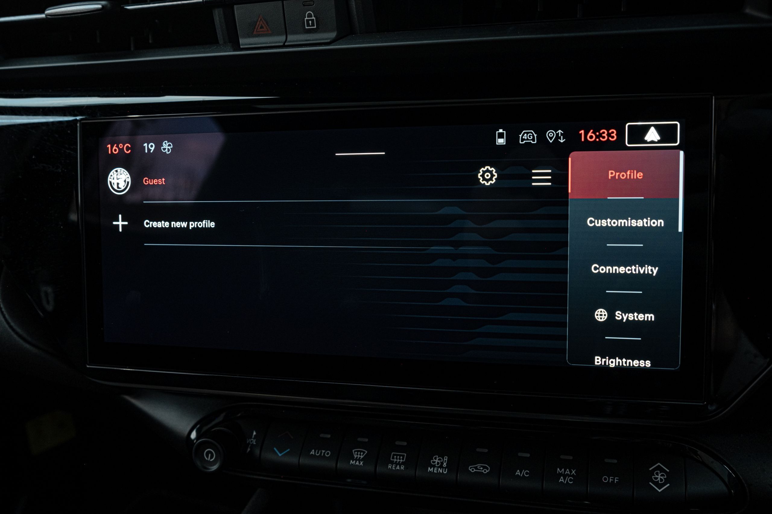 Alfa Romeo Junior Ibrida Review - 63