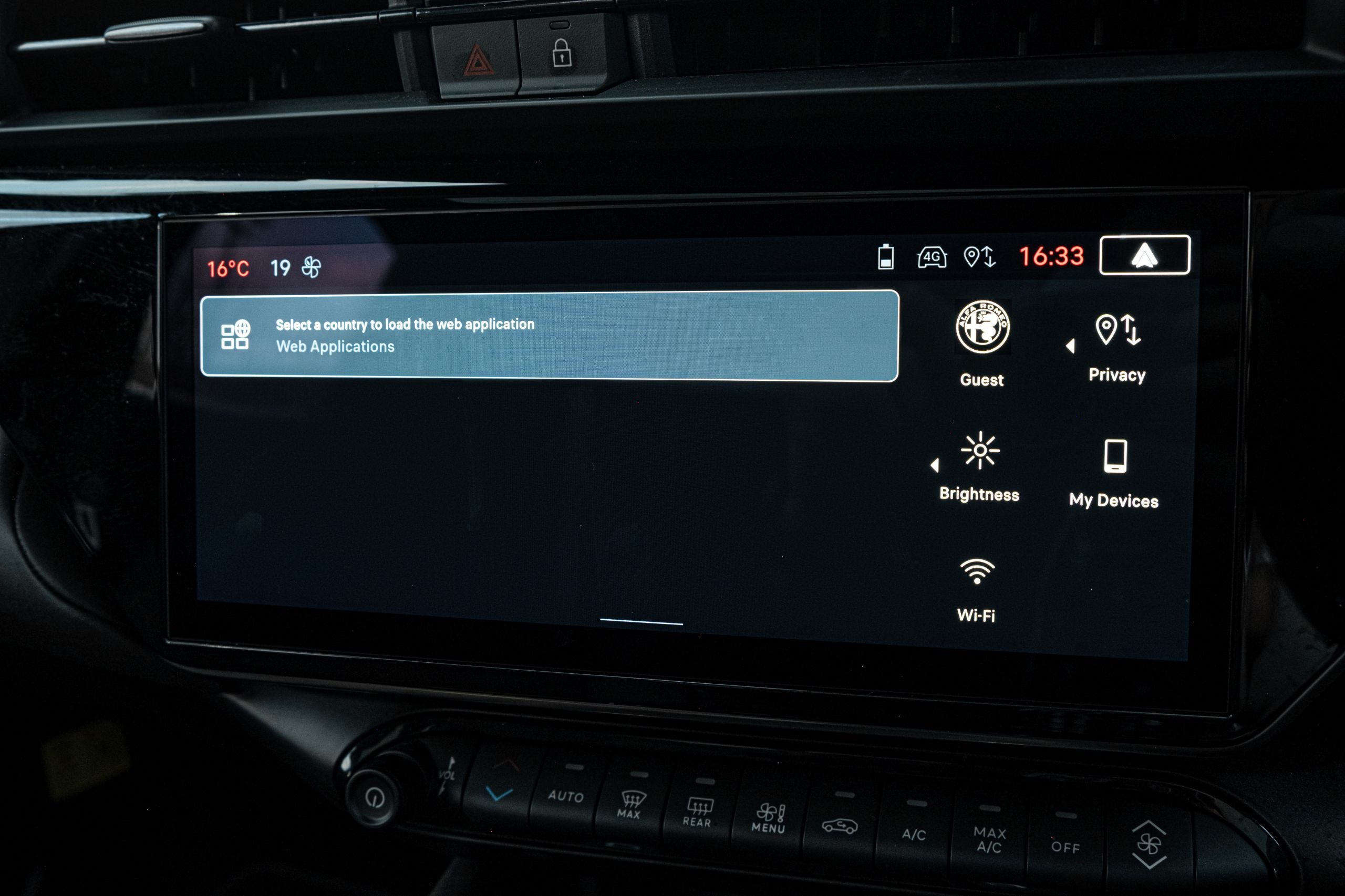 Alfa Romeo Junior Ibrida Review - 64