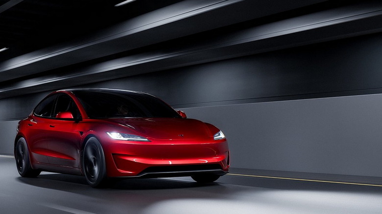 Tesla-Model_3_Performance-2025-HD-9d876e0b1c74a2c01ce3a2f1598b7017f1cfe8a20